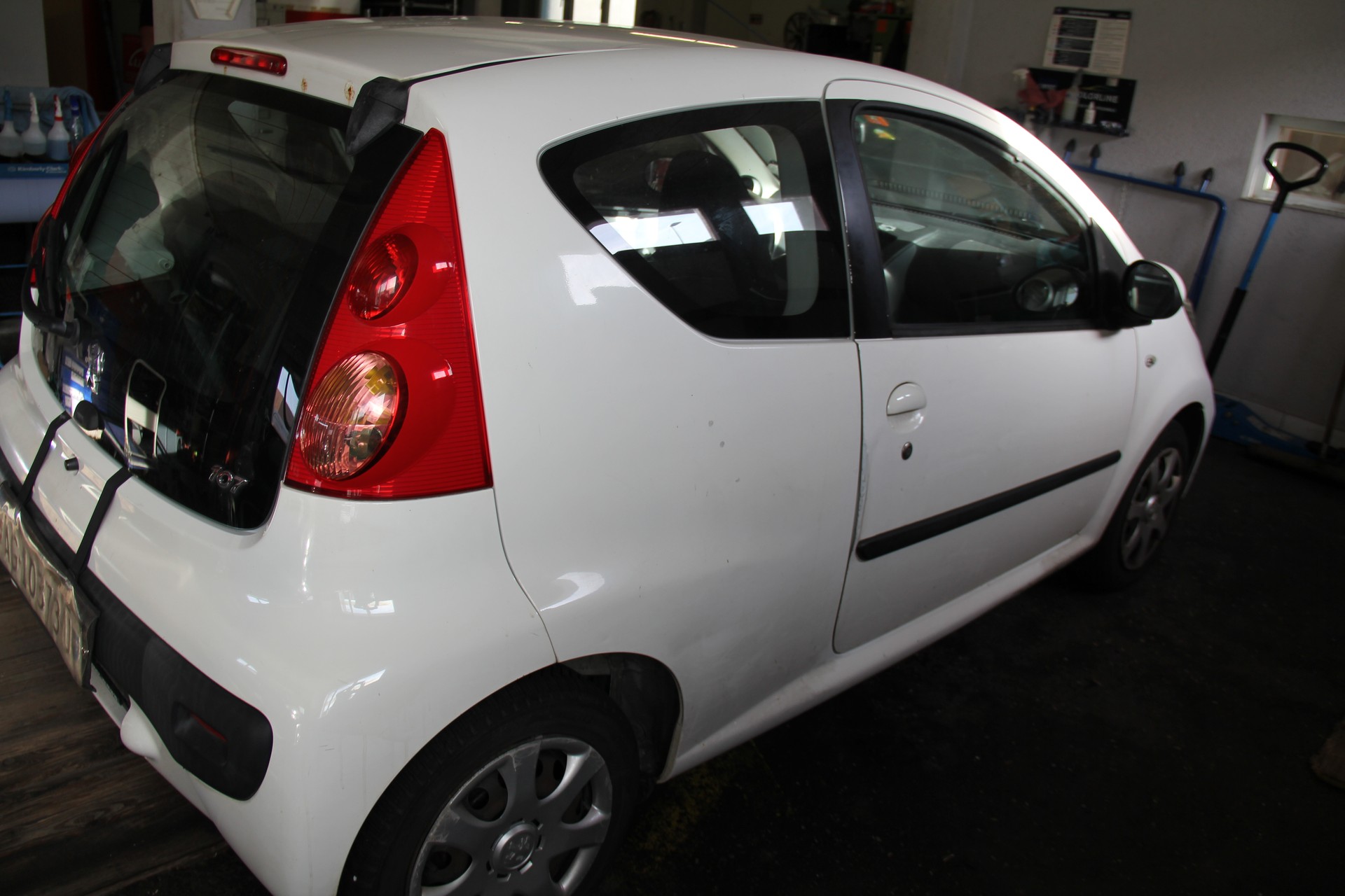 PEUGEOT 107 1.0 Urban-image-1