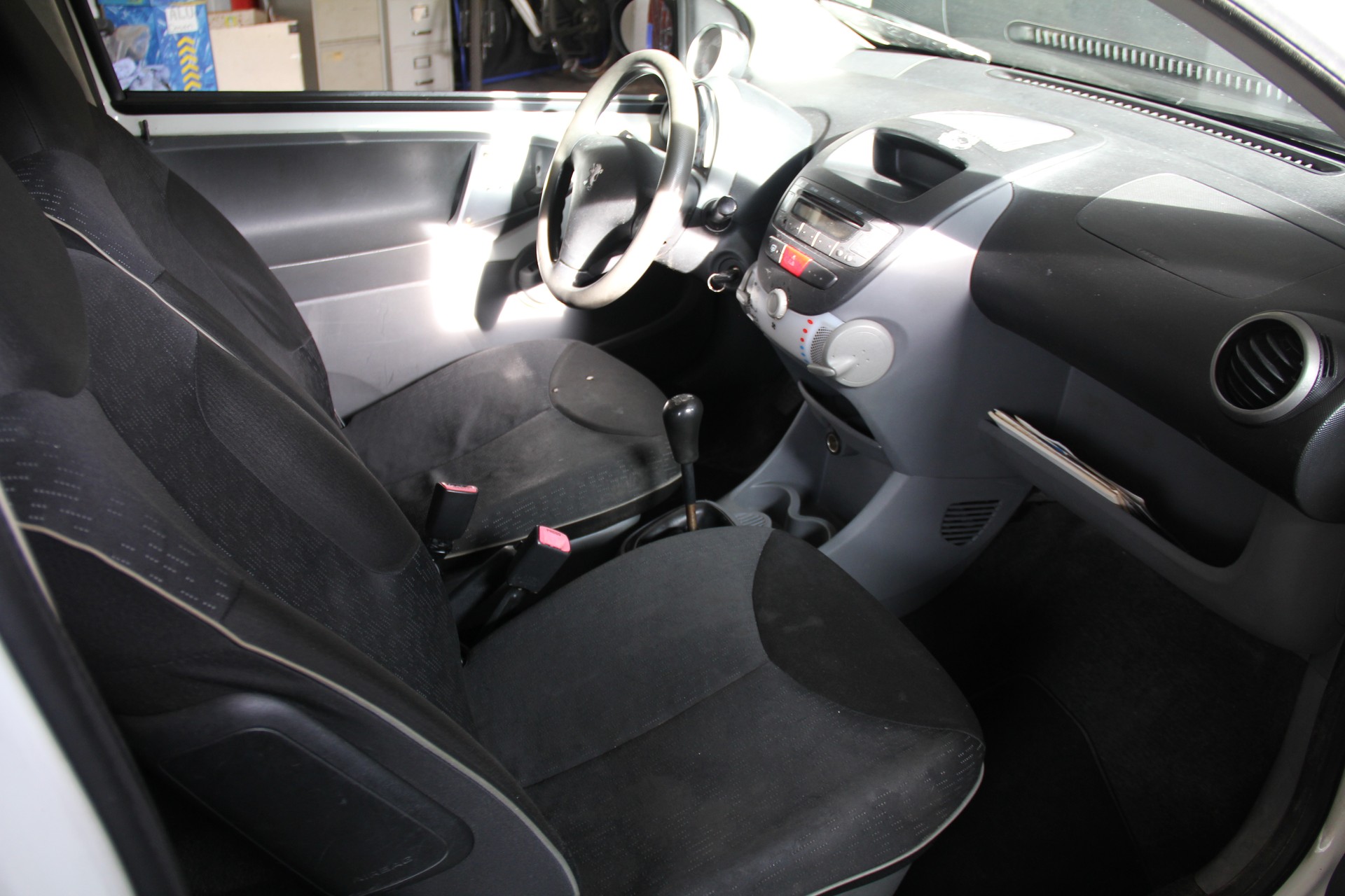 PEUGEOT 107 1.0 Urban-image-4