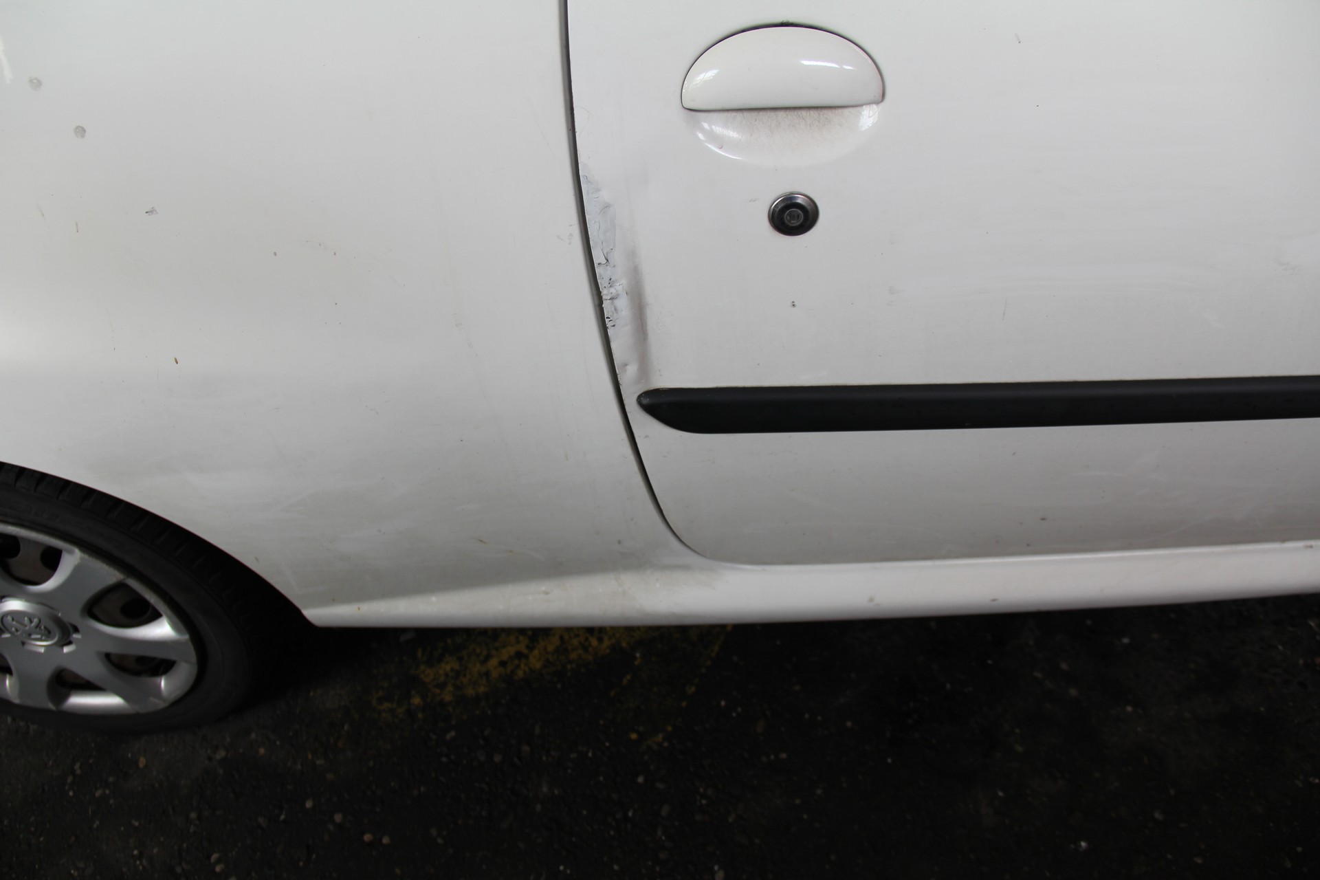 PEUGEOT 107 1.0 Urban-image-2