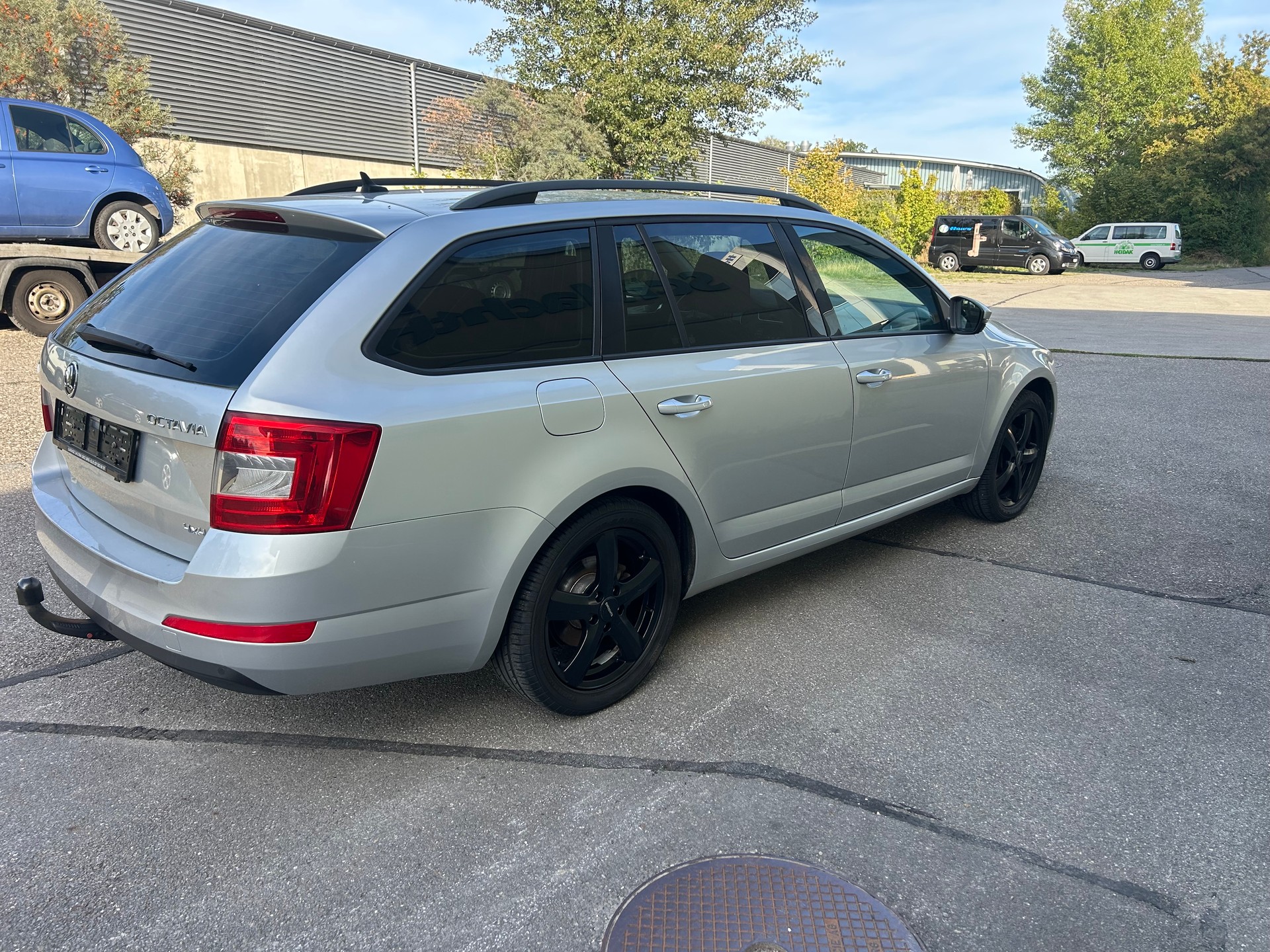 SKODA Octavia Combi 2.0 TDI Swiss Edition 4x4 DSG-image-4
