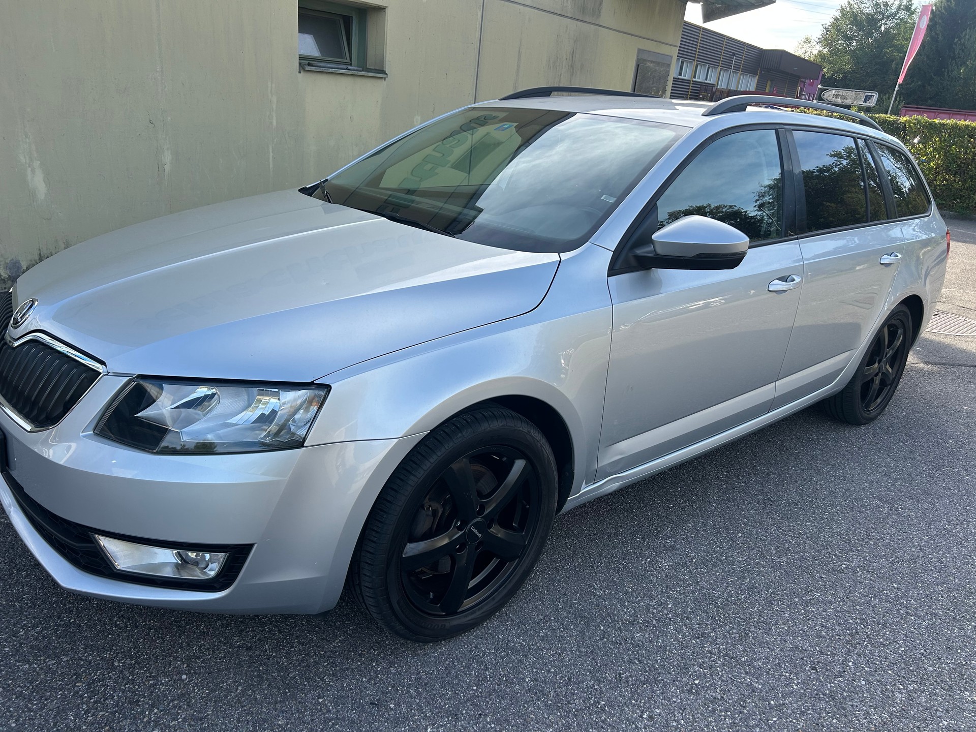 SKODA Octavia Combi 2.0 TDI Swiss Edition 4x4 DSG-image-1