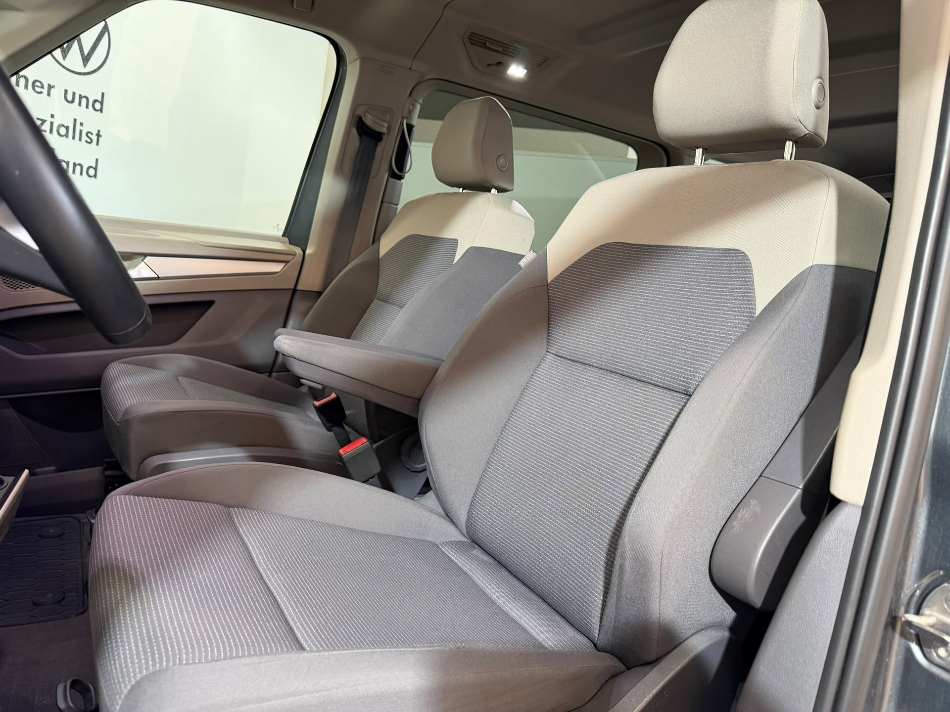 VW Multivan 2.0 TDI DSG-image-4