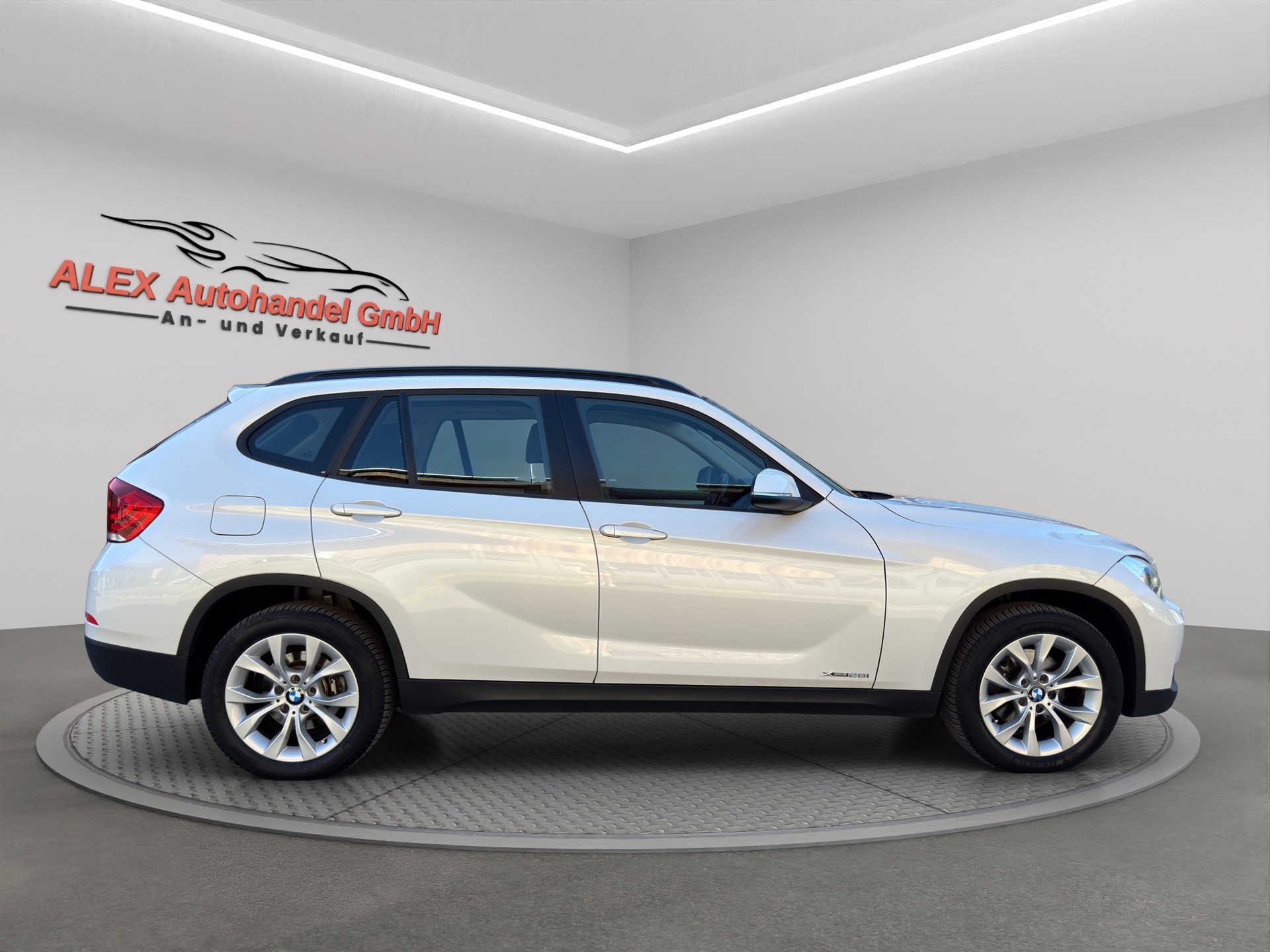 BMW X1 xDrive 28i xLine Steptronic-image-7