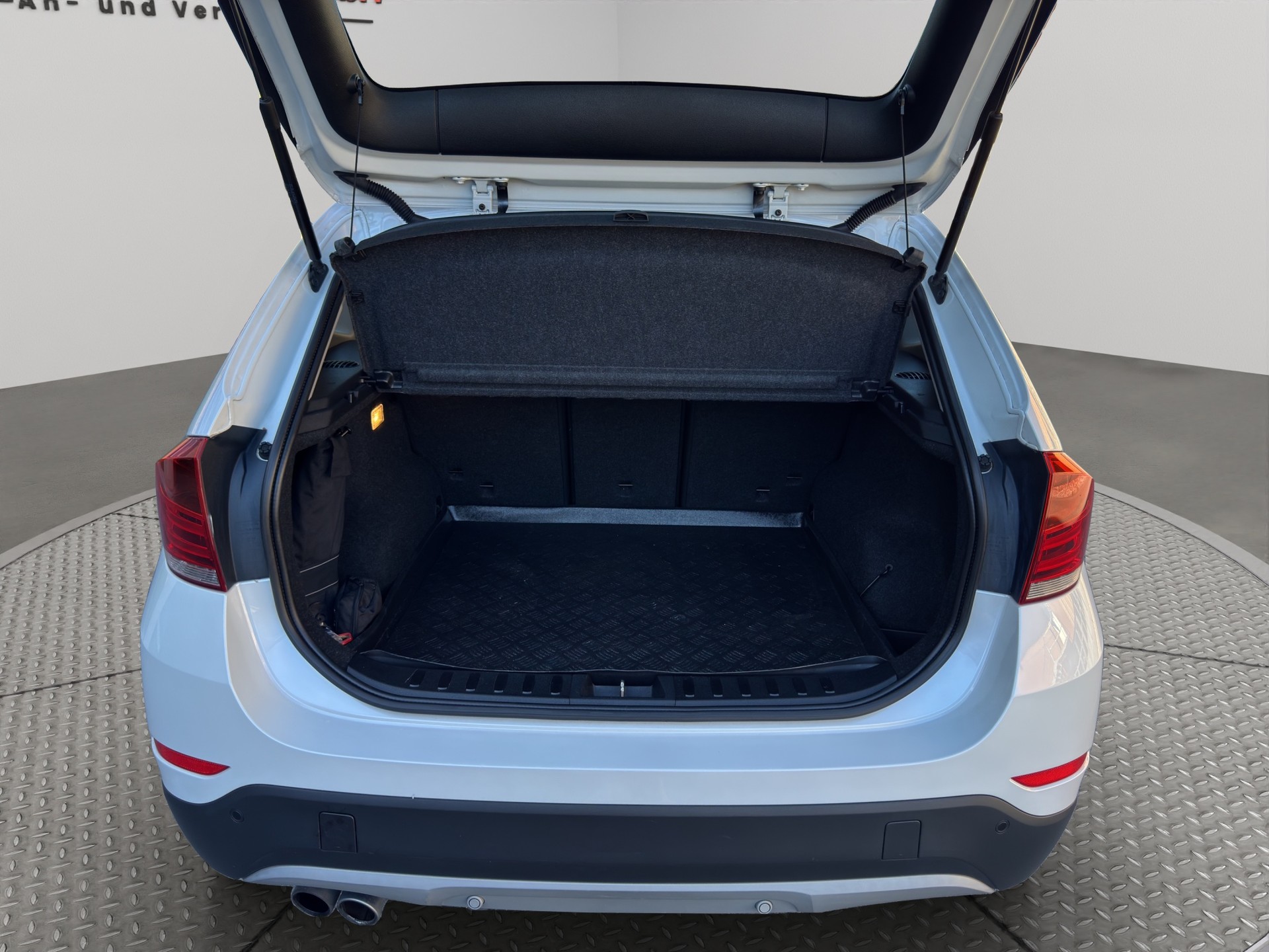 BMW X1 xDrive 28i xLine Steptronic-image-5