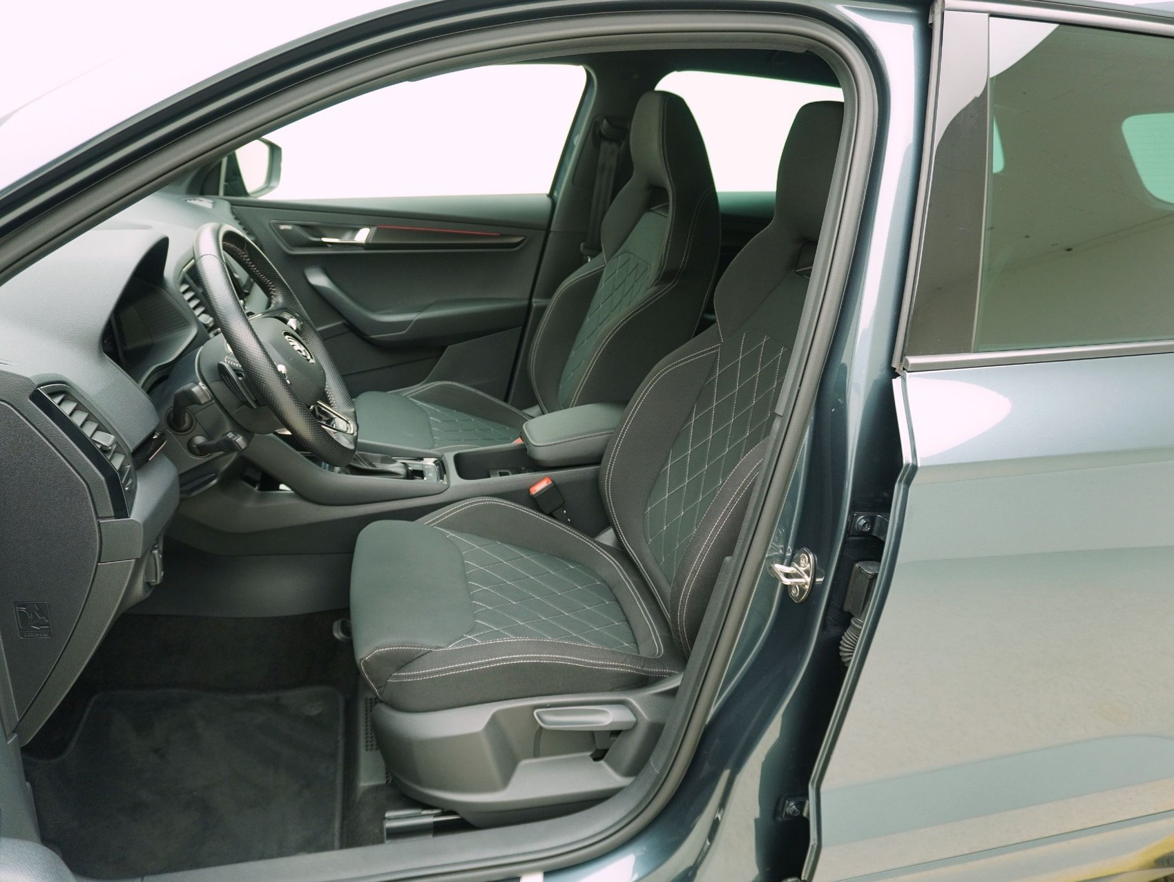 SKODA Karoq 2.0 TDI DSG Sport Line 4x4-image-8