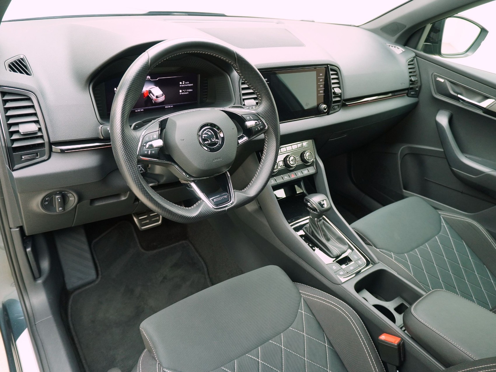 SKODA Karoq 2.0 TDI DSG Sport Line 4x4-image-9