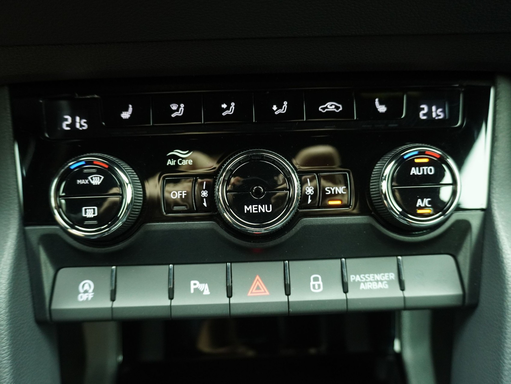 SKODA Karoq 2.0 TDI DSG Sport Line 4x4-image-13