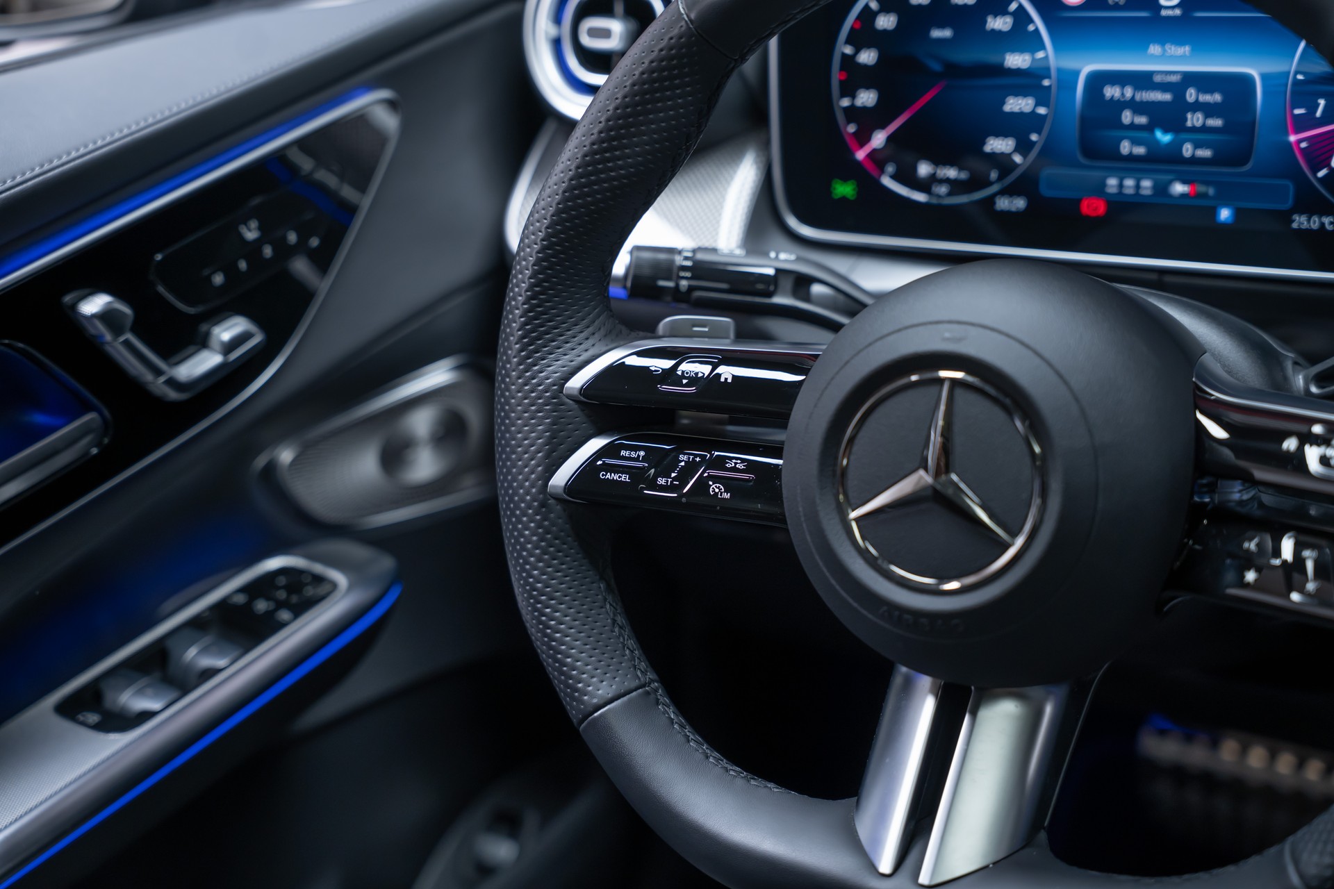 MERCEDES-BENZ GLC 300 AMG Line 4matic Coupé / Panorama-Glasdach / Burmester / 360°Kamera-image-32