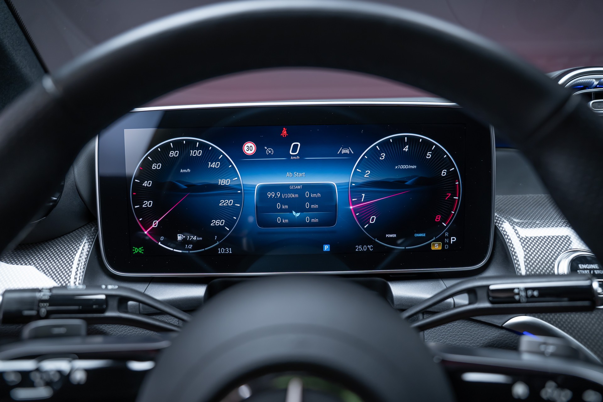 MERCEDES-BENZ GLC 300 AMG Line 4matic Coupé / Panorama-Glasdach / Burmester / 360°Kamera-image-31
