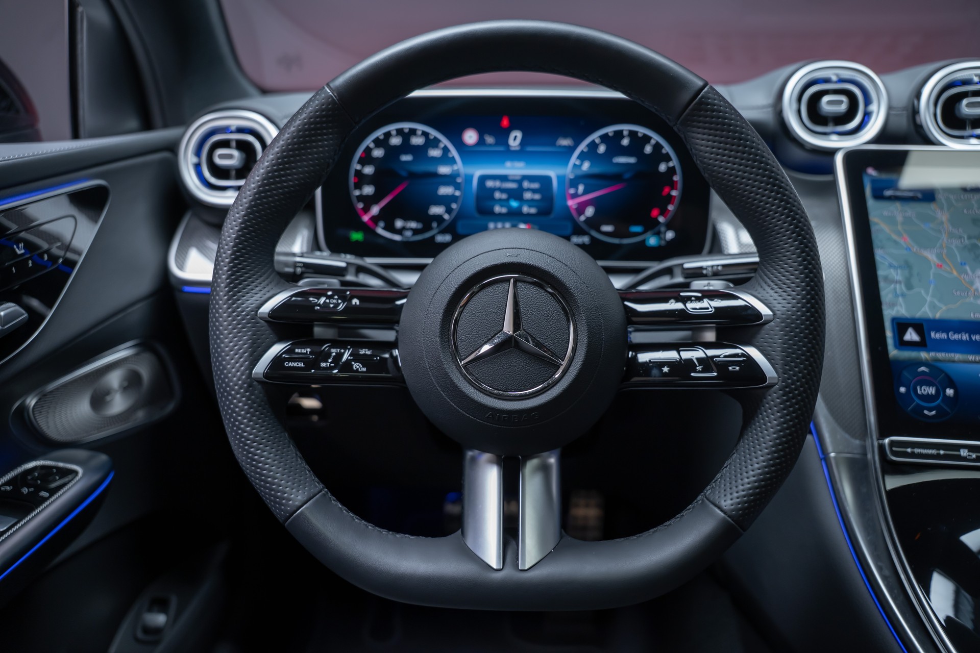 MERCEDES-BENZ GLC 300 AMG Line 4matic Coupé / Panorama-Glasdach / Burmester / 360°Kamera-image-30