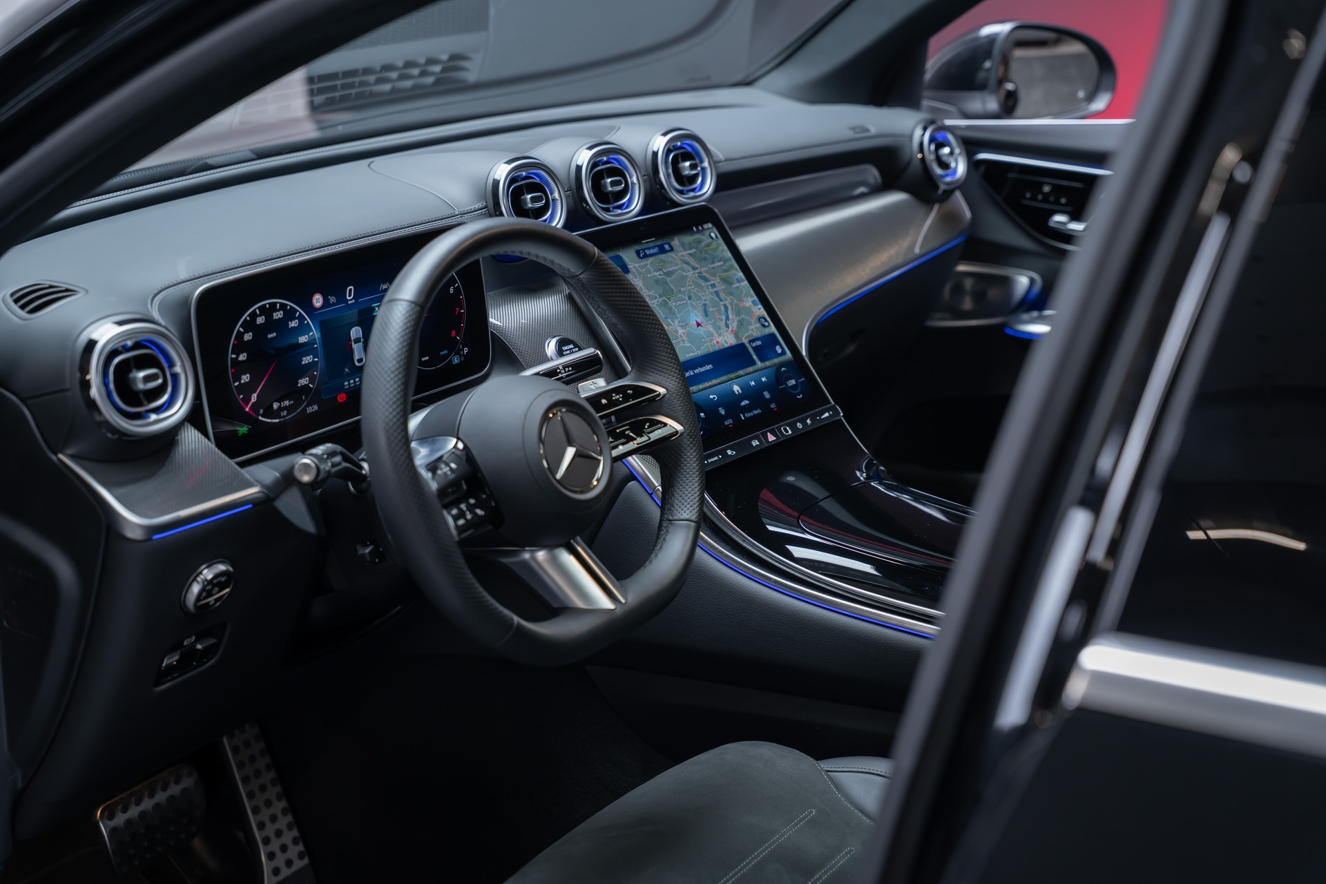 MERCEDES-BENZ GLC 300 AMG Line 4matic Coupé / Panorama-Glasdach / Burmester / 360°Kamera-image-19