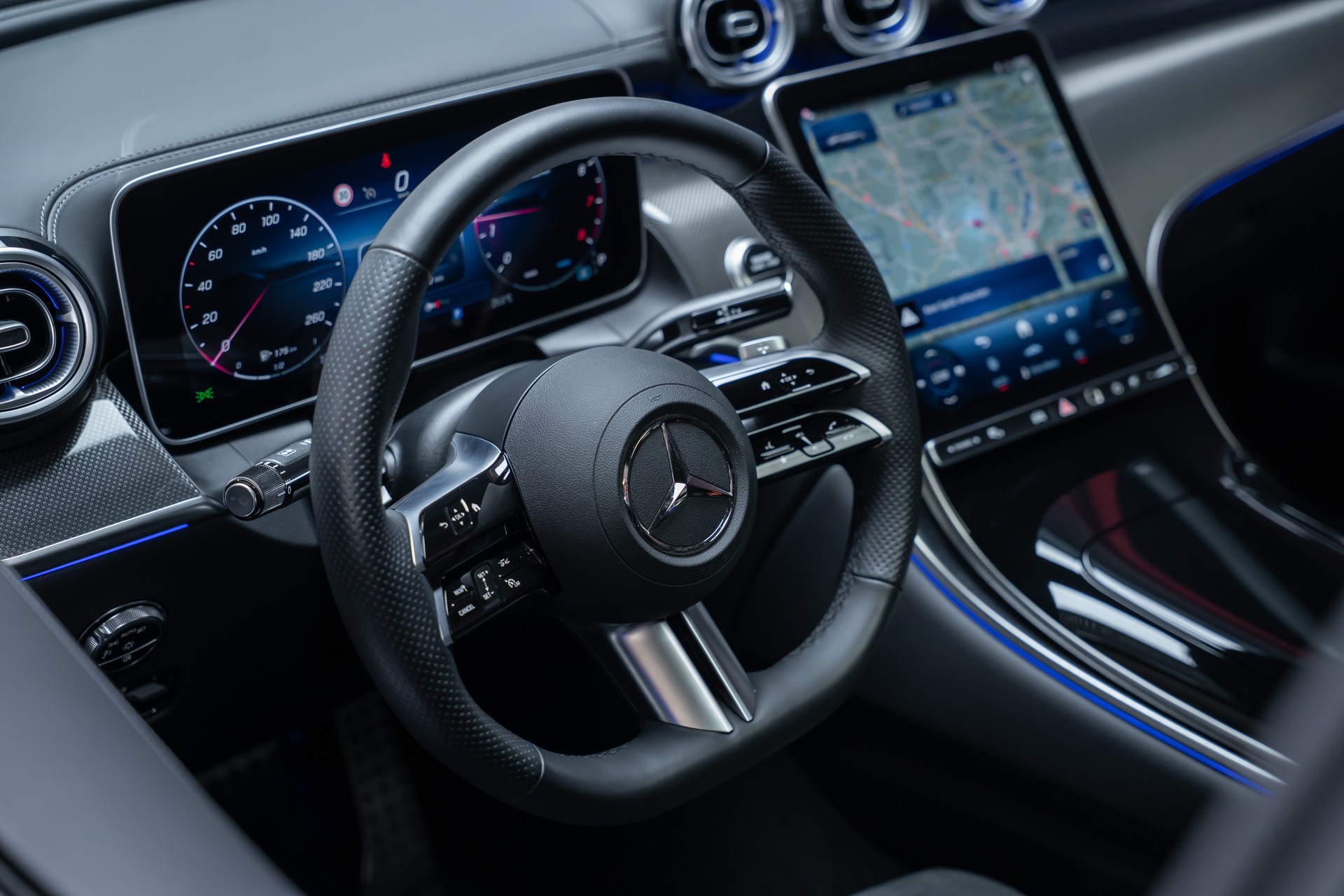 MERCEDES-BENZ GLC 300 AMG Line 4matic Coupé / Panorama-Glasdach / Burmester / 360°Kamera-image-18