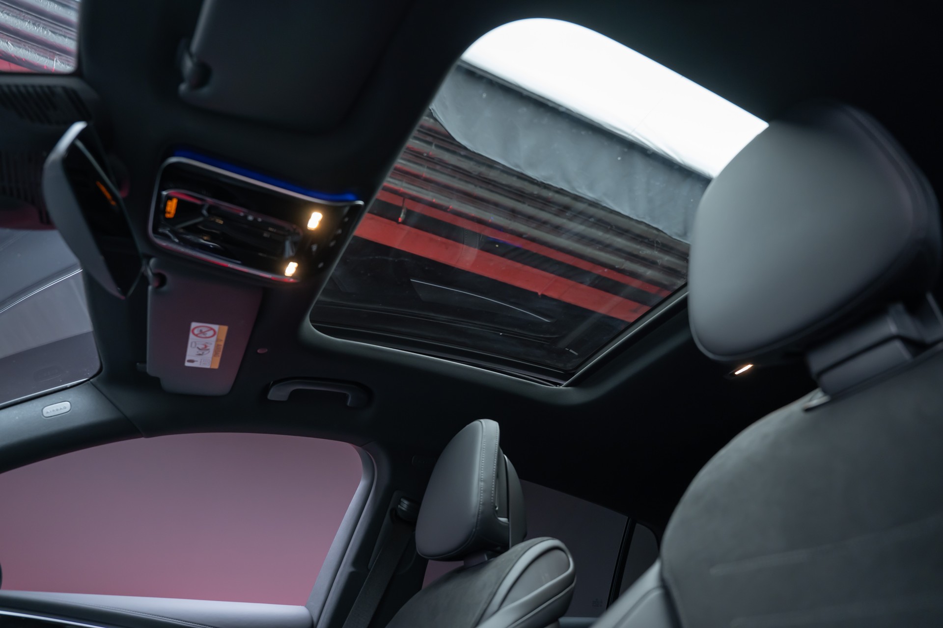 MERCEDES-BENZ GLC 300 AMG Line 4matic Coupé / Panorama-Glasdach / Burmester / 360°Kamera-image-17