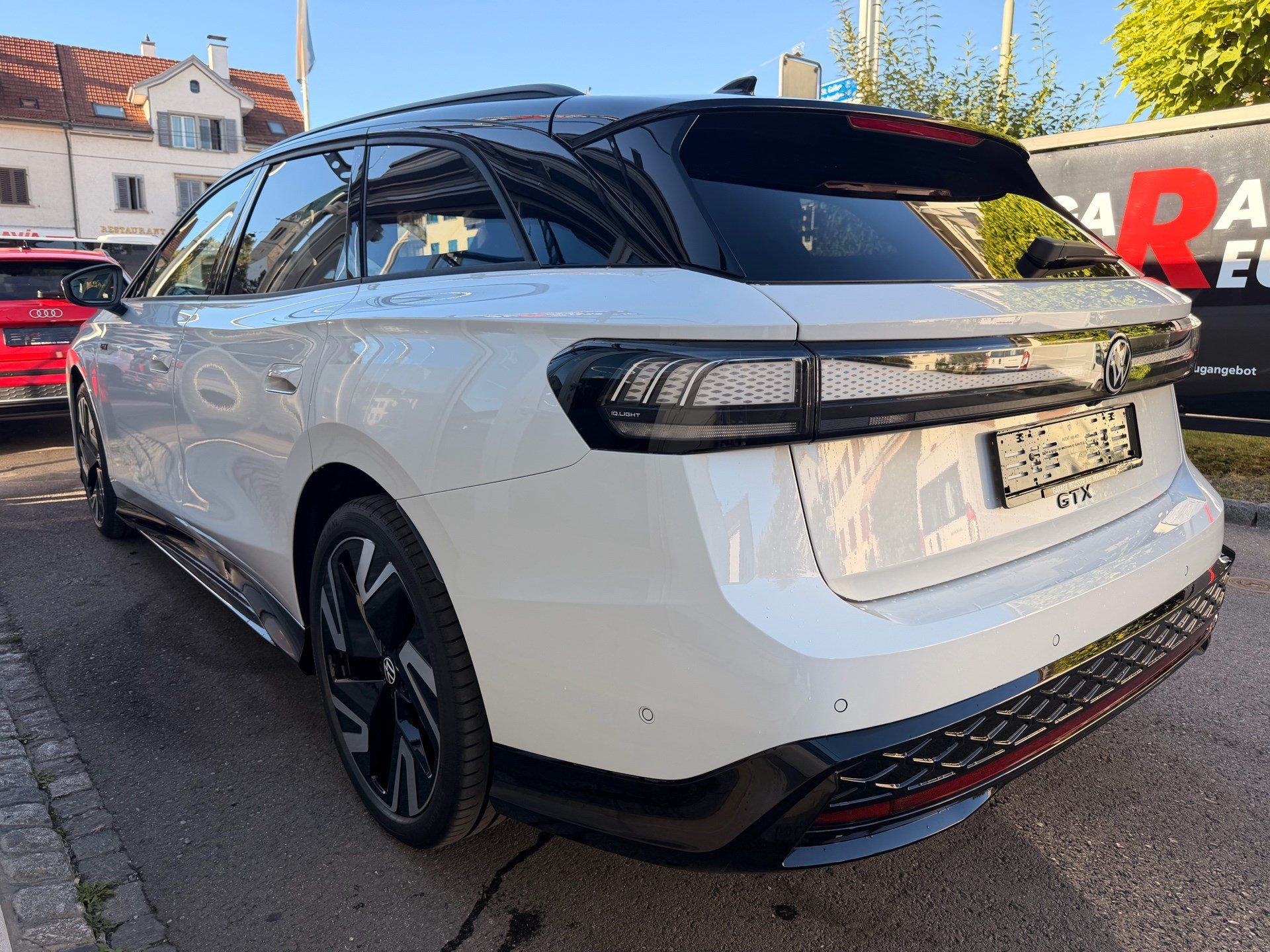 VW ID.7 TOURER GTX 340 PS 4MOTION *** VOLLAUSSTATTUG IN GLETSCHERWEISS ***-image-5