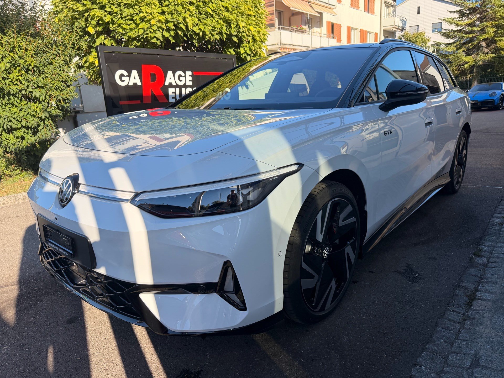 VW ID.7 TOURER GTX 340 PS 4MOTION *** VOLLAUSSTATTUG IN GLETSCHERWEISS ***-image-0