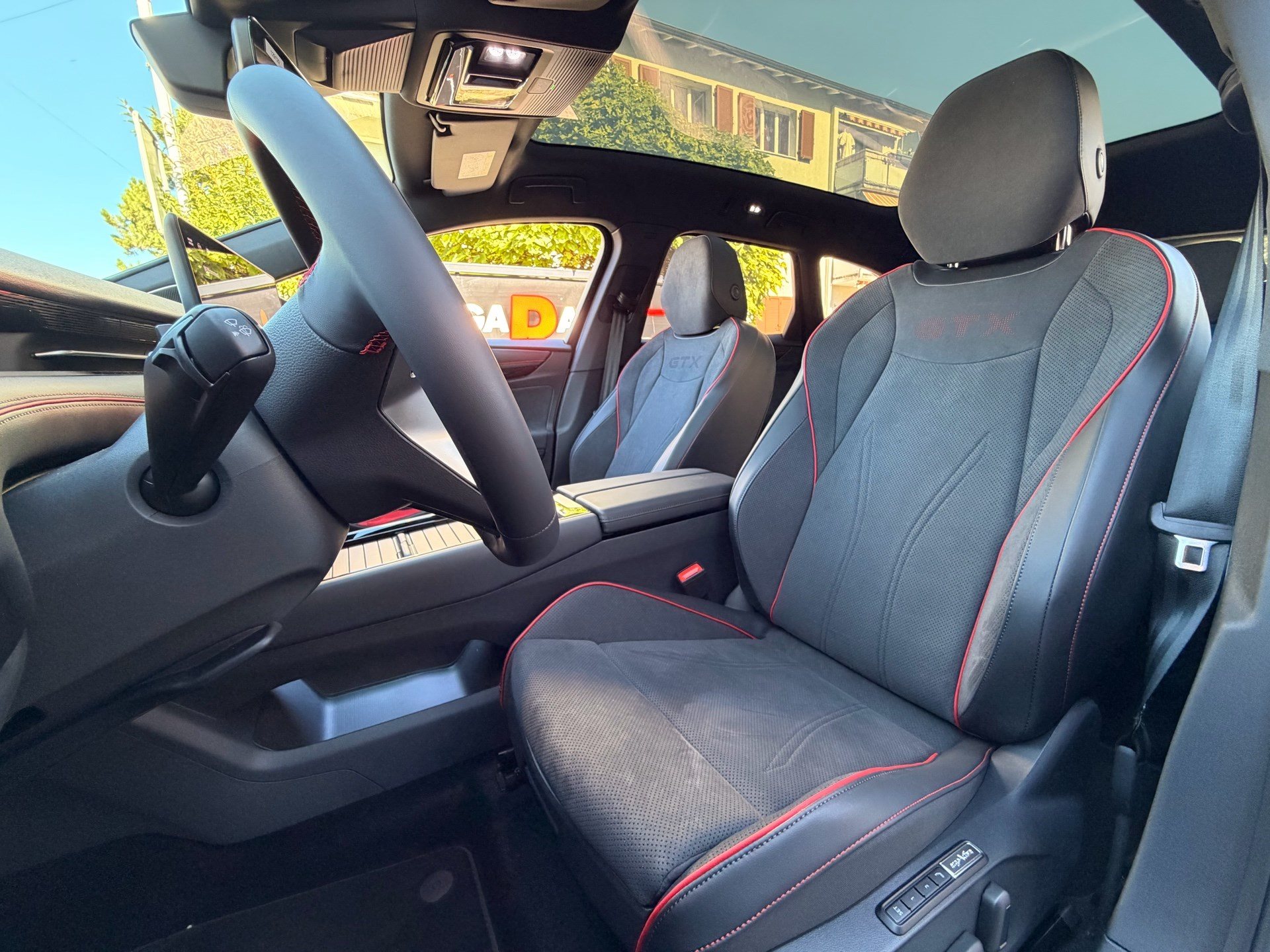 VW ID.7 TOURER GTX 340 PS 4MOTION *** VOLLAUSSTATTUG IN GLETSCHERWEISS ***-image-7