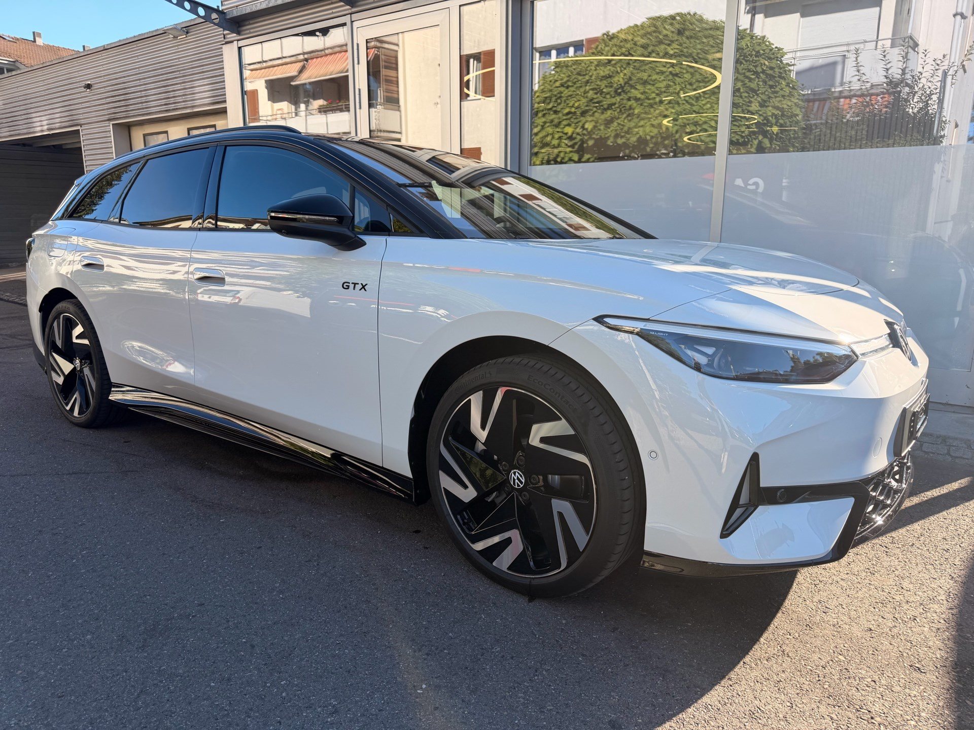 VW ID.7 TOURER GTX 340 PS 4MOTION *** VOLLAUSSTATTUG IN GLETSCHERWEISS ***-image-2