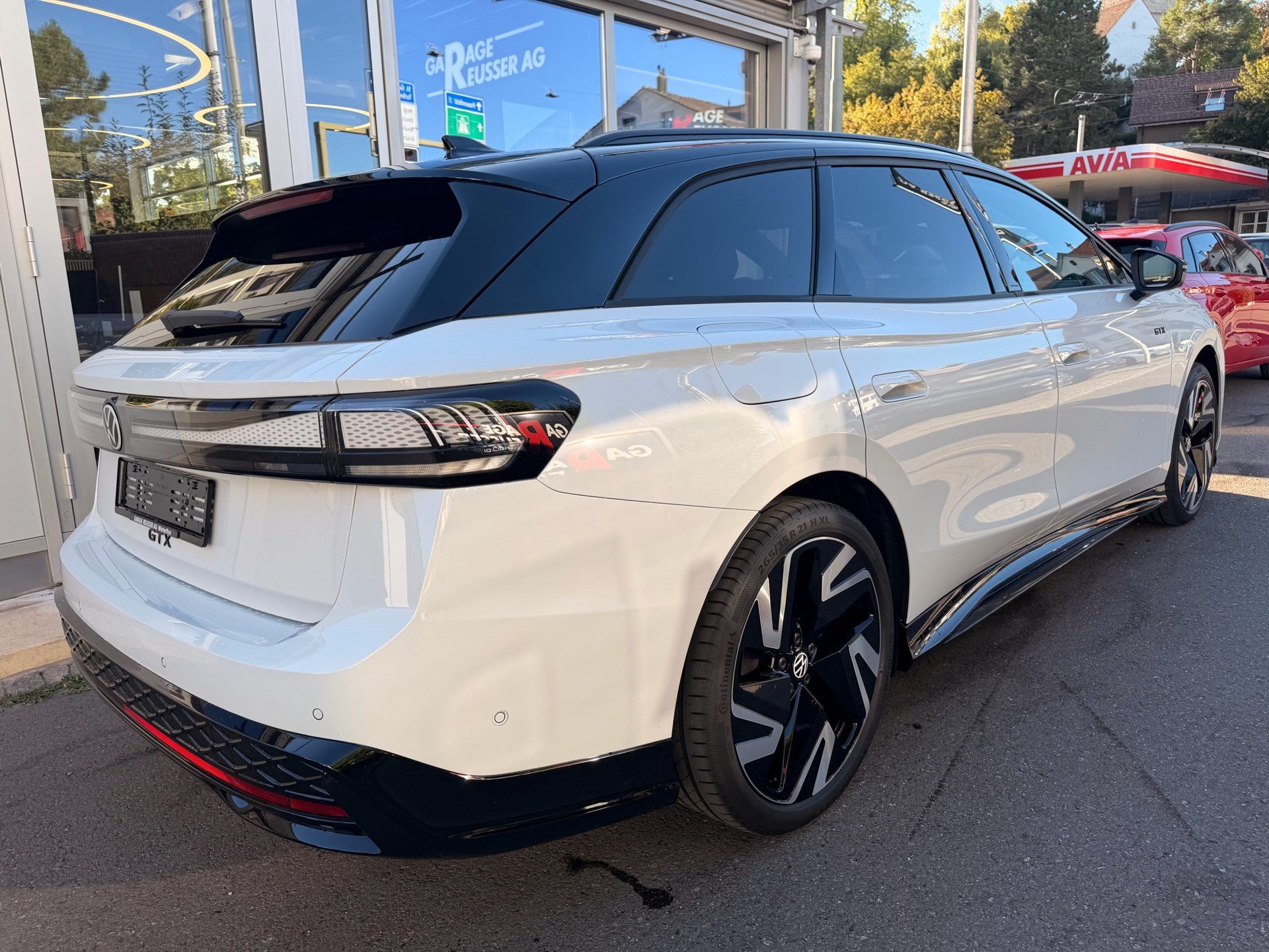 VW ID.7 TOURER GTX 340 PS 4MOTION *** VOLLAUSSTATTUG IN GLETSCHERWEISS ***-image-3