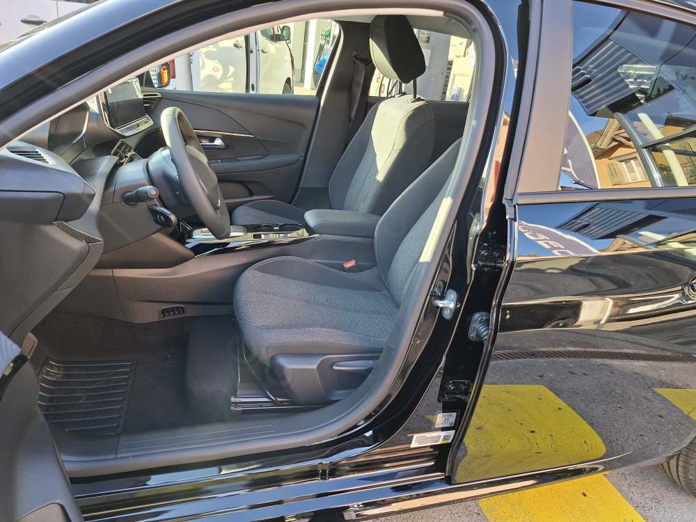 PEUGEOT 208 1.2 Hybrid Business-image-9