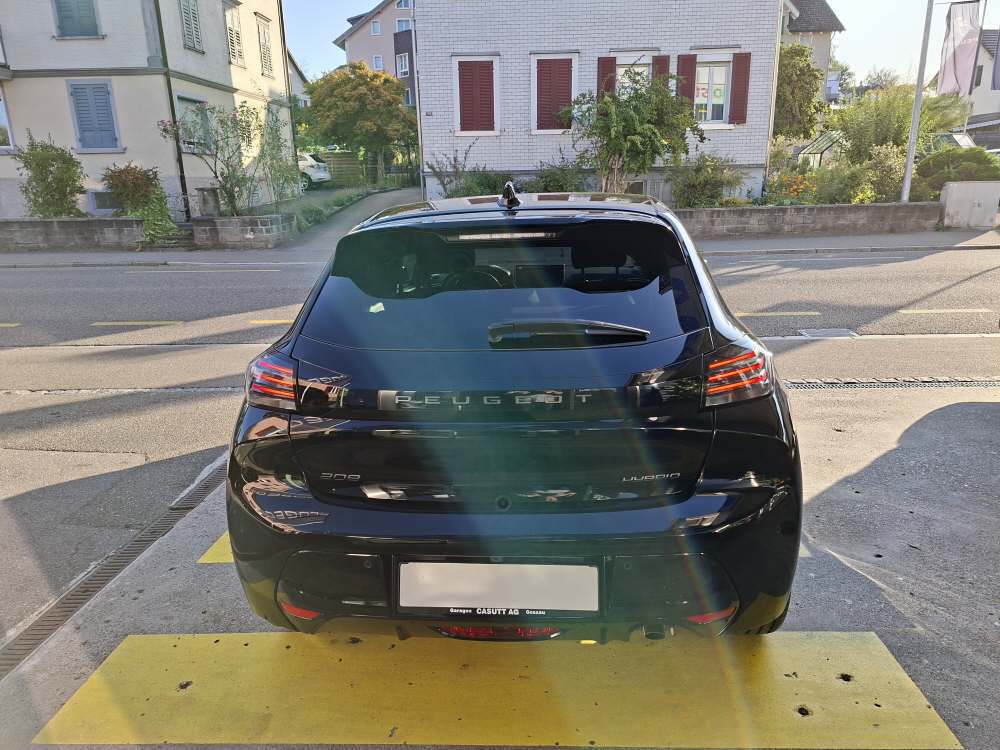 PEUGEOT 208 1.2 Hybrid Business-image-4