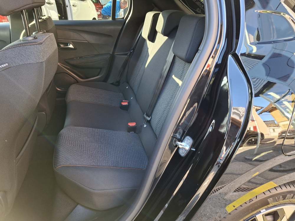 PEUGEOT 208 1.2 Hybrid Business-image-10