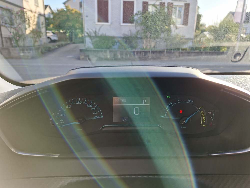 PEUGEOT 208 1.2 Hybrid Business-image-16