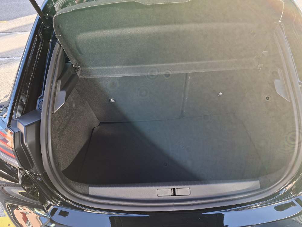 PEUGEOT 208 1.2 Hybrid Business-image-12