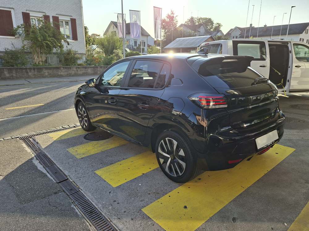 PEUGEOT 208 1.2 Hybrid Business-image-7
