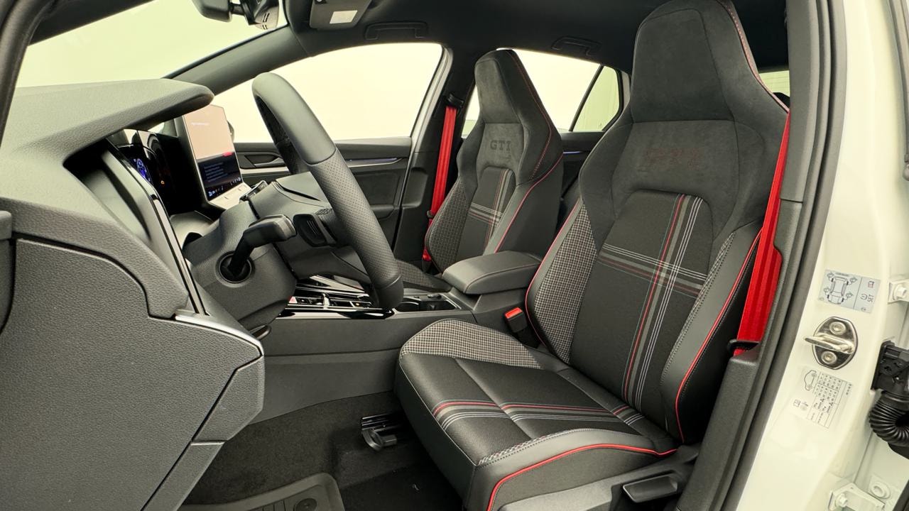 VW Golf 2.0 TSI GTI Edition 50 DSG-image-4