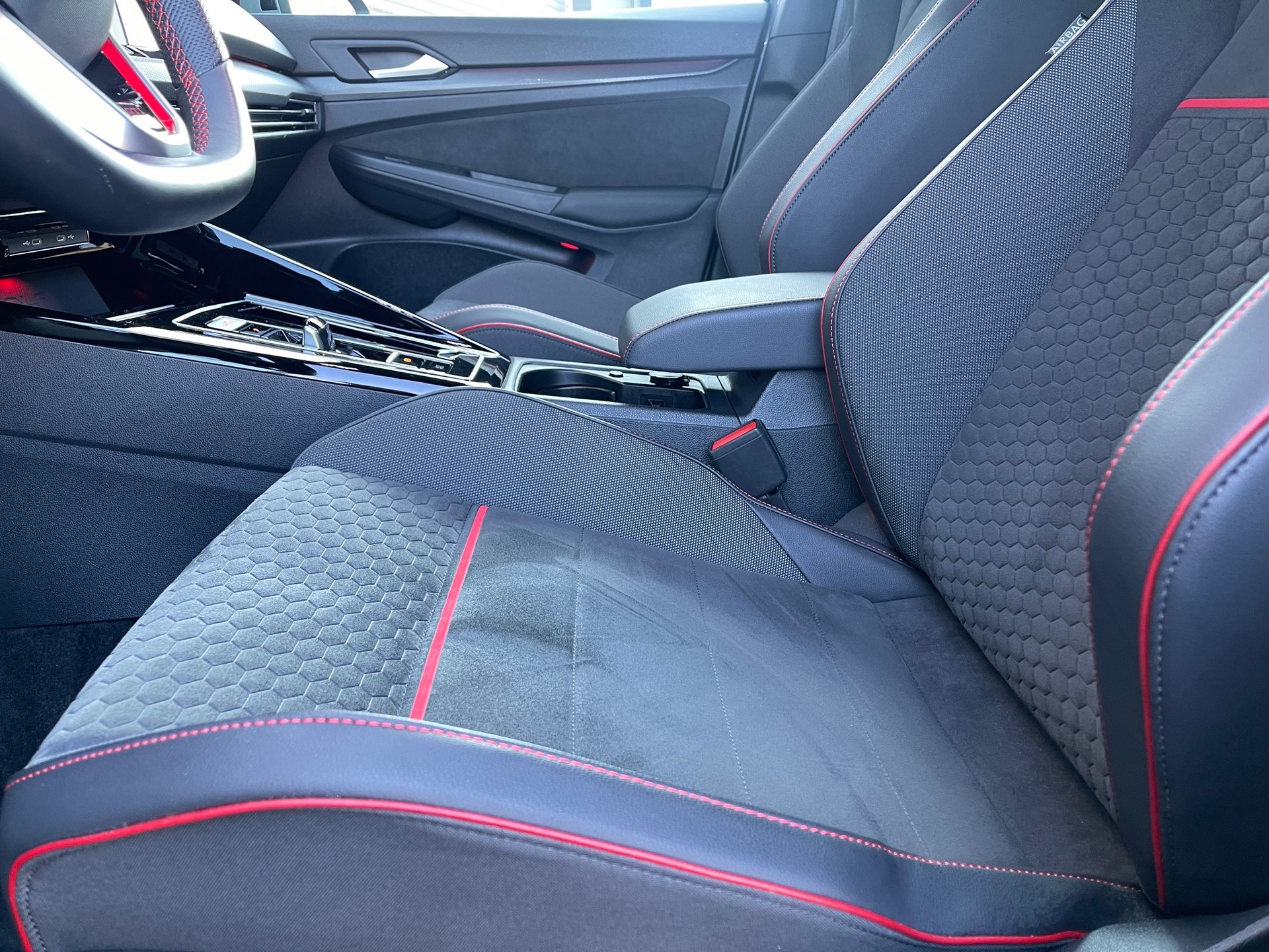 VW Golf 2.0 TSI GTI Clubsport DSG-image-9