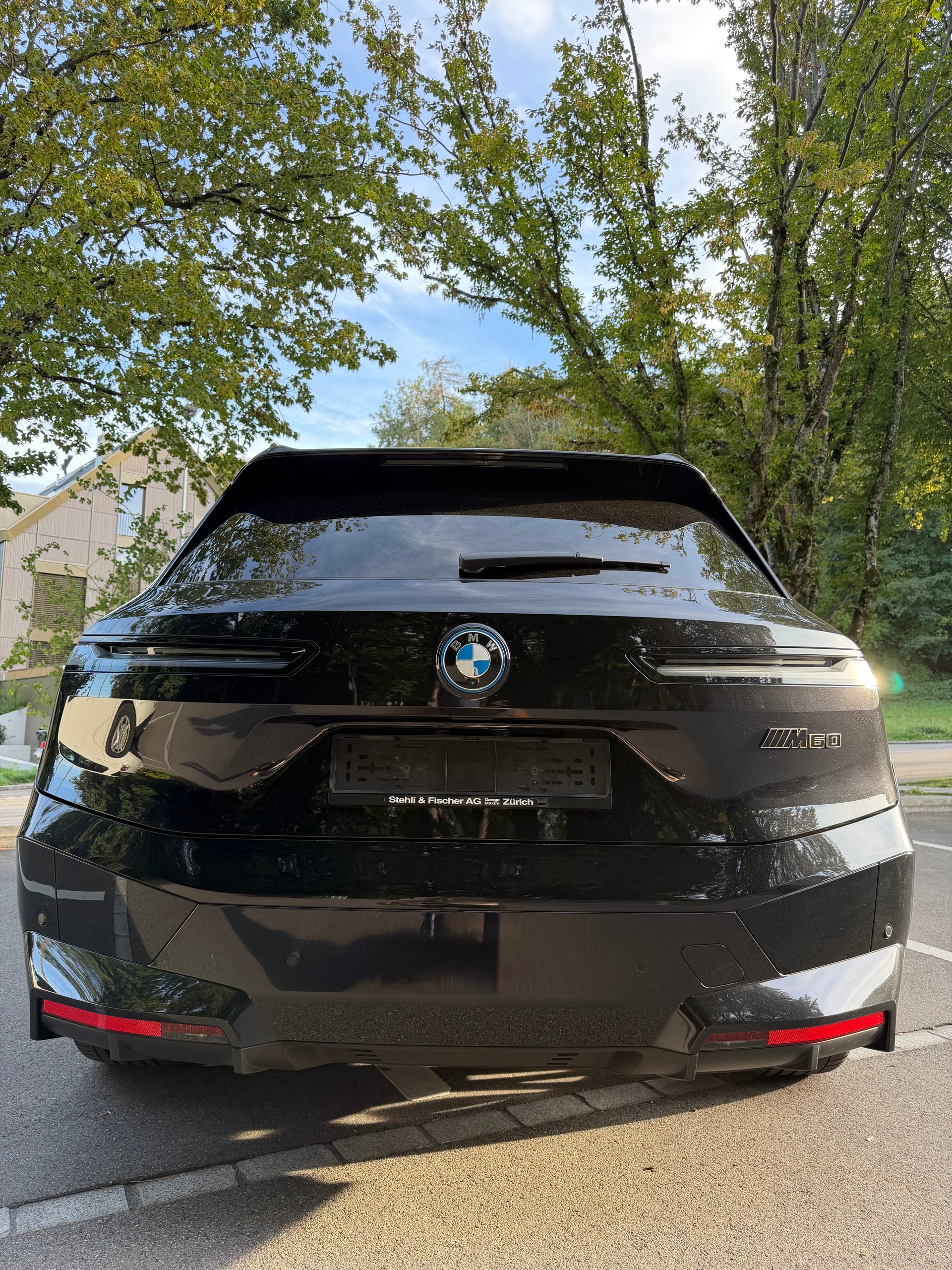 BMW iX M60-image-10