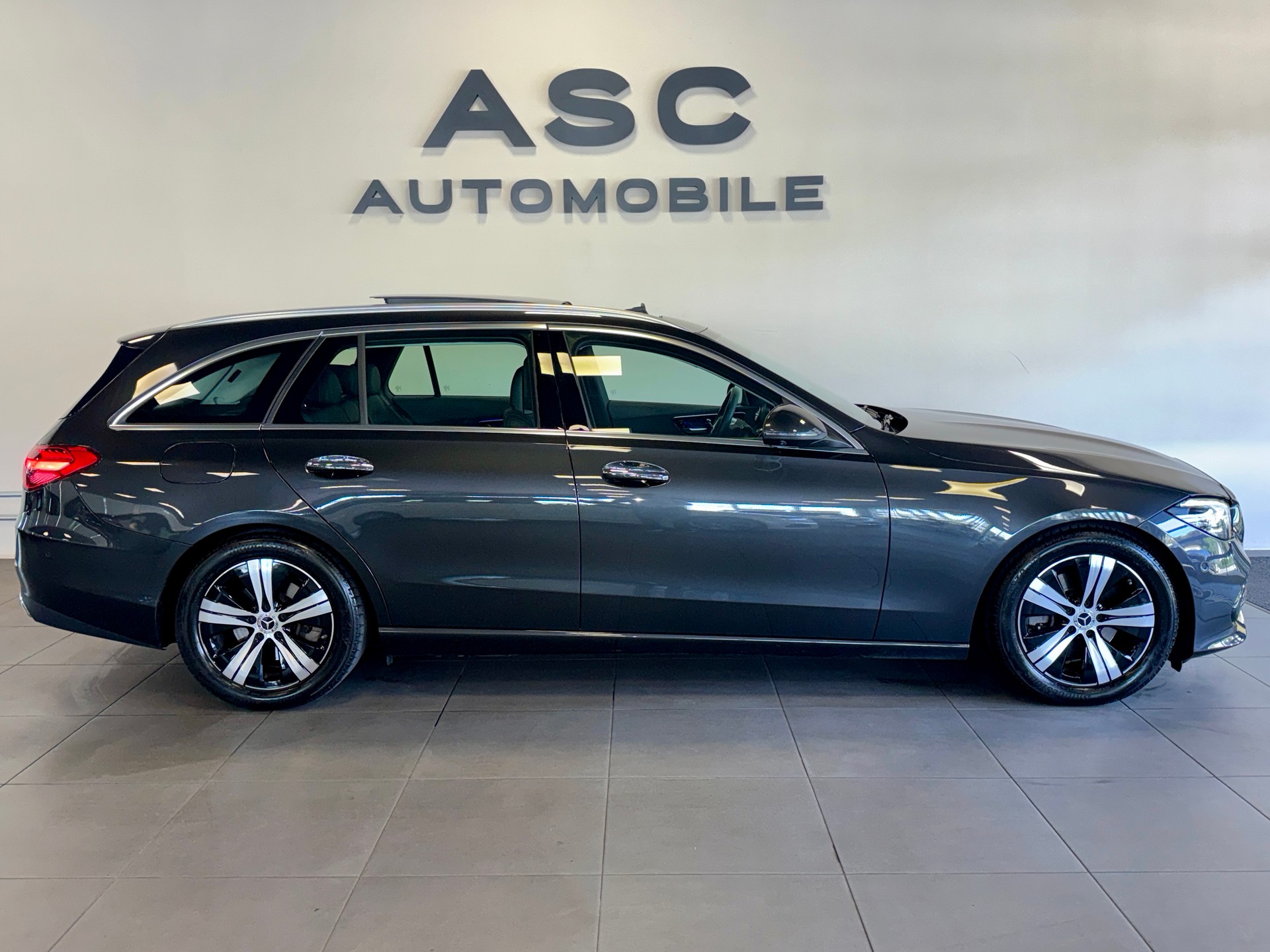 MERCEDES-BENZ C 220 d T 4Matic Avantgarde *Panoramadach*-image-1