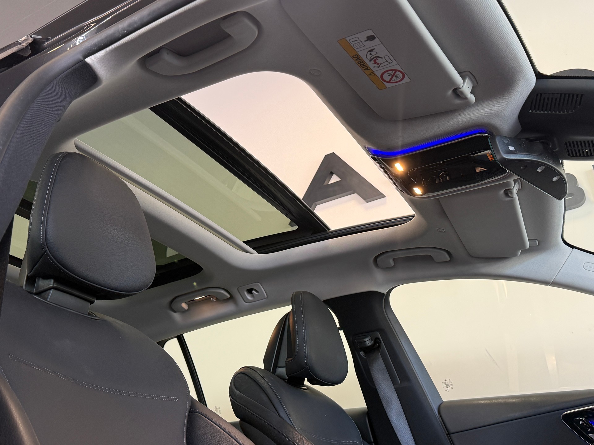 MERCEDES-BENZ C 220 d T 4Matic Avantgarde *Panoramadach*-image-12