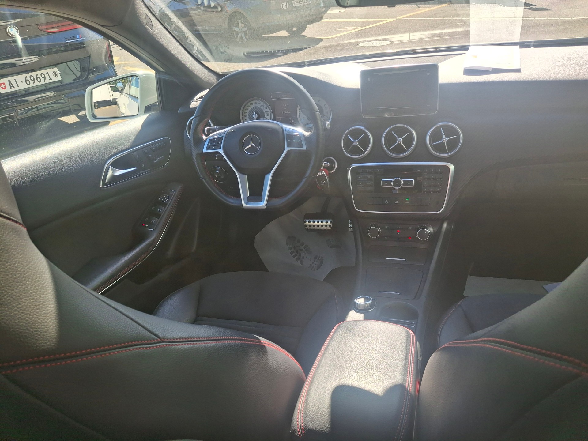 MERCEDES-BENZ A 200 AMG Line 7G-DCT-image-18