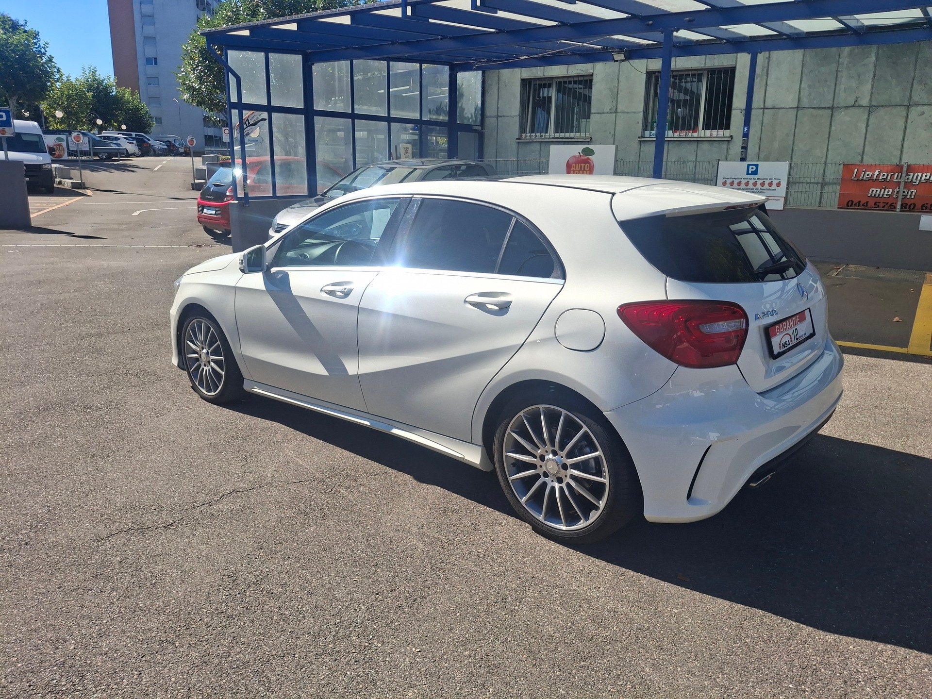 MERCEDES-BENZ A 200 AMG Line 7G-DCT-image-2