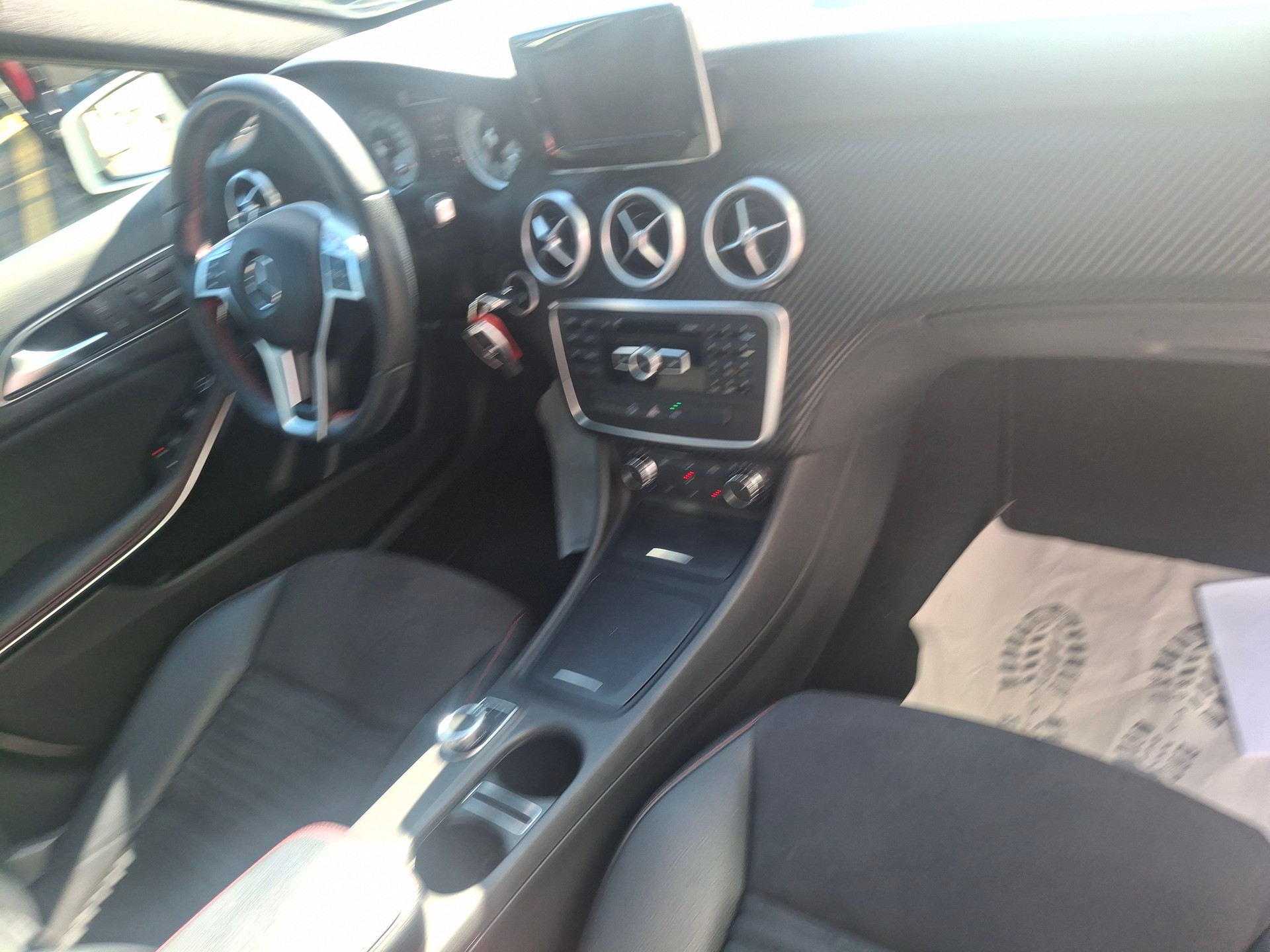 MERCEDES-BENZ A 200 AMG Line 7G-DCT-image-10