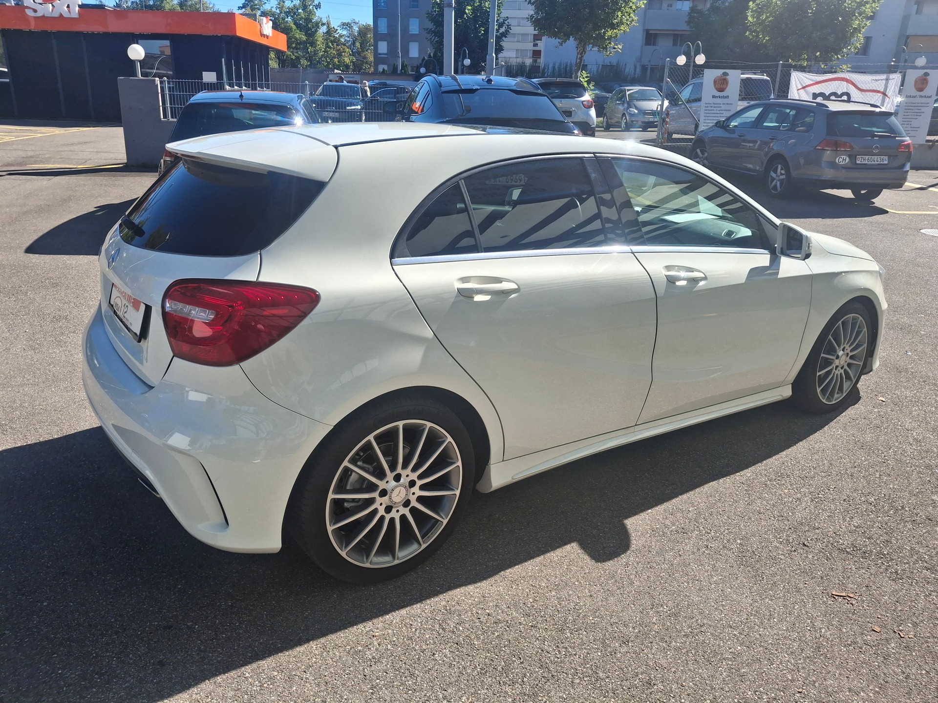 MERCEDES-BENZ A 200 AMG Line 7G-DCT-image-17