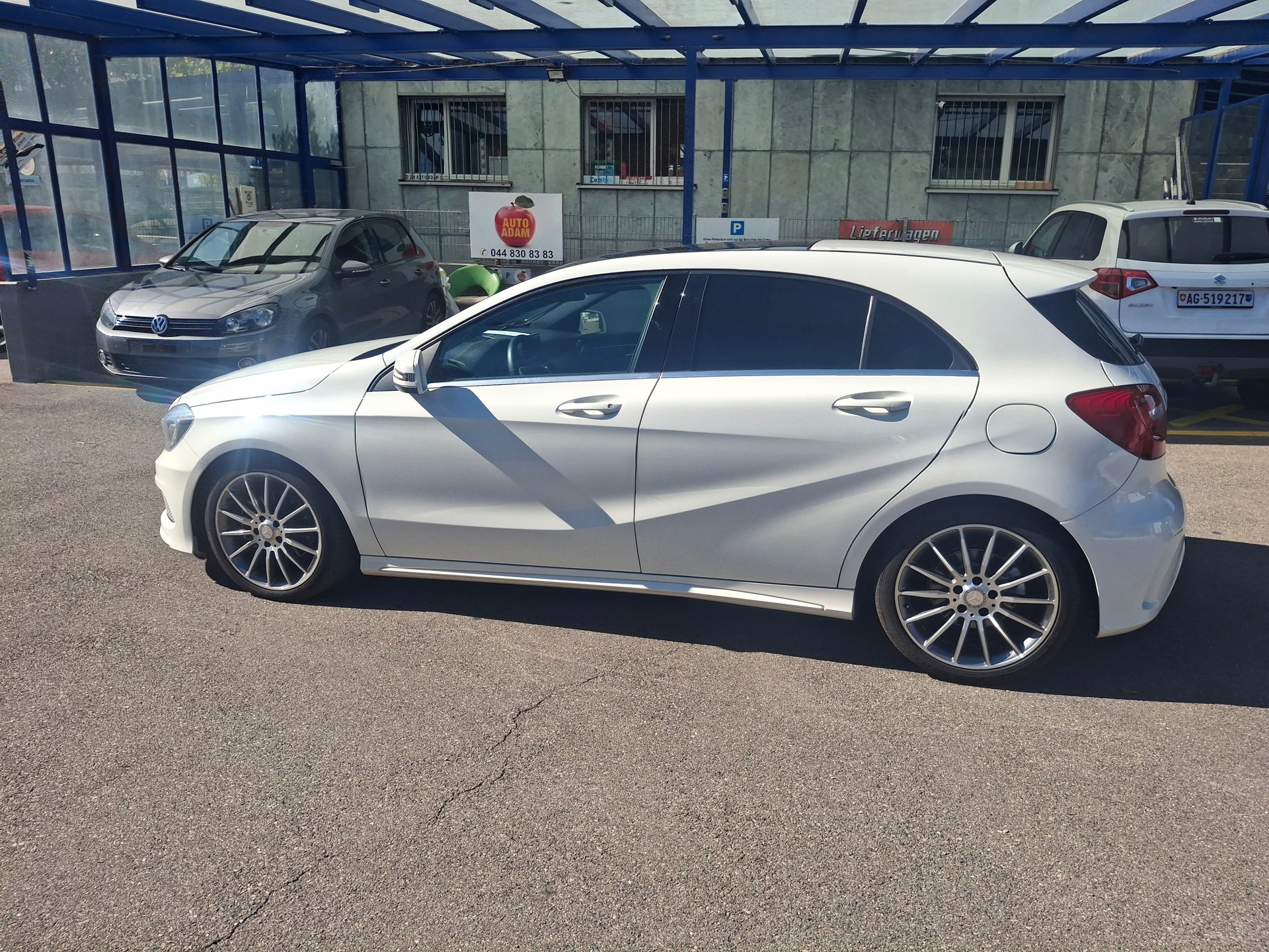 MERCEDES-BENZ A 200 AMG Line 7G-DCT-image-3
