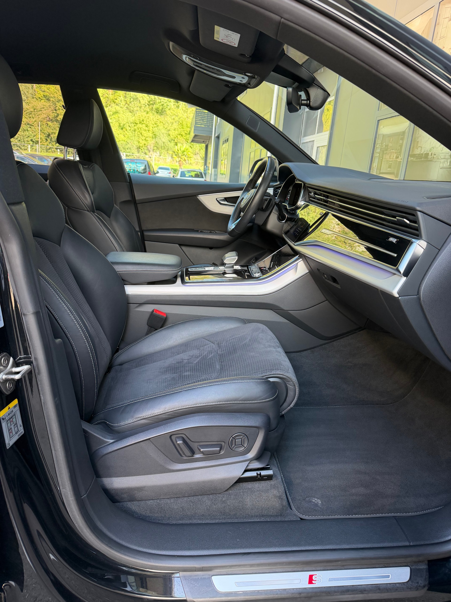 AUDI Q8 55 TFSI e Black Edition quattro PHEV tiptronic-image-10