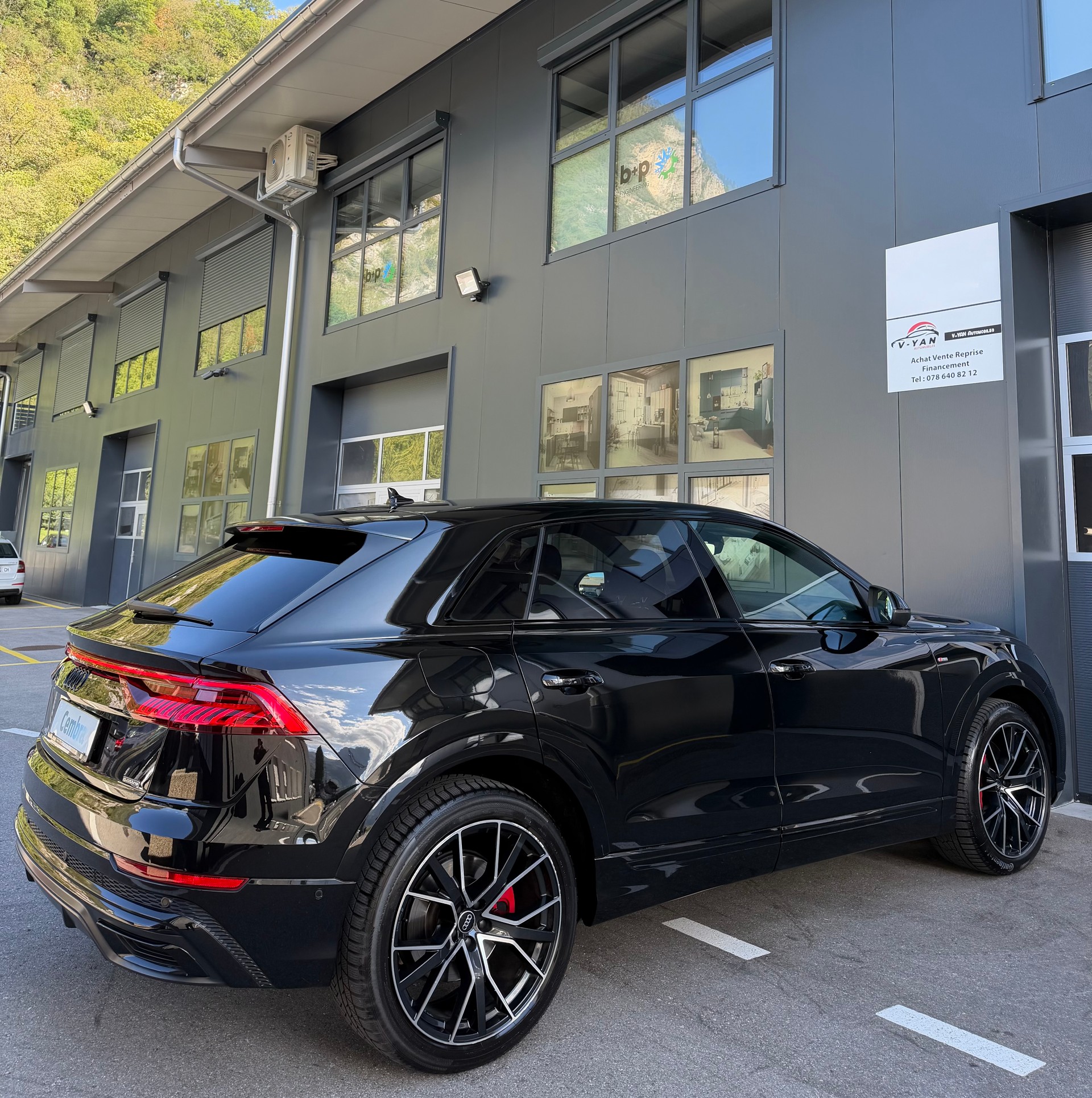 AUDI Q8 55 TFSI e Black Edition quattro PHEV tiptronic-image-4