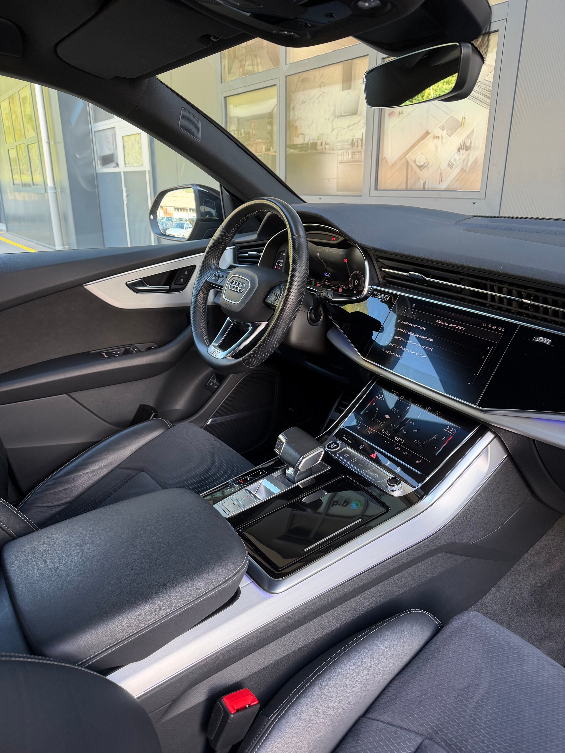 AUDI Q8 55 TFSI e Black Edition quattro PHEV tiptronic-image-11