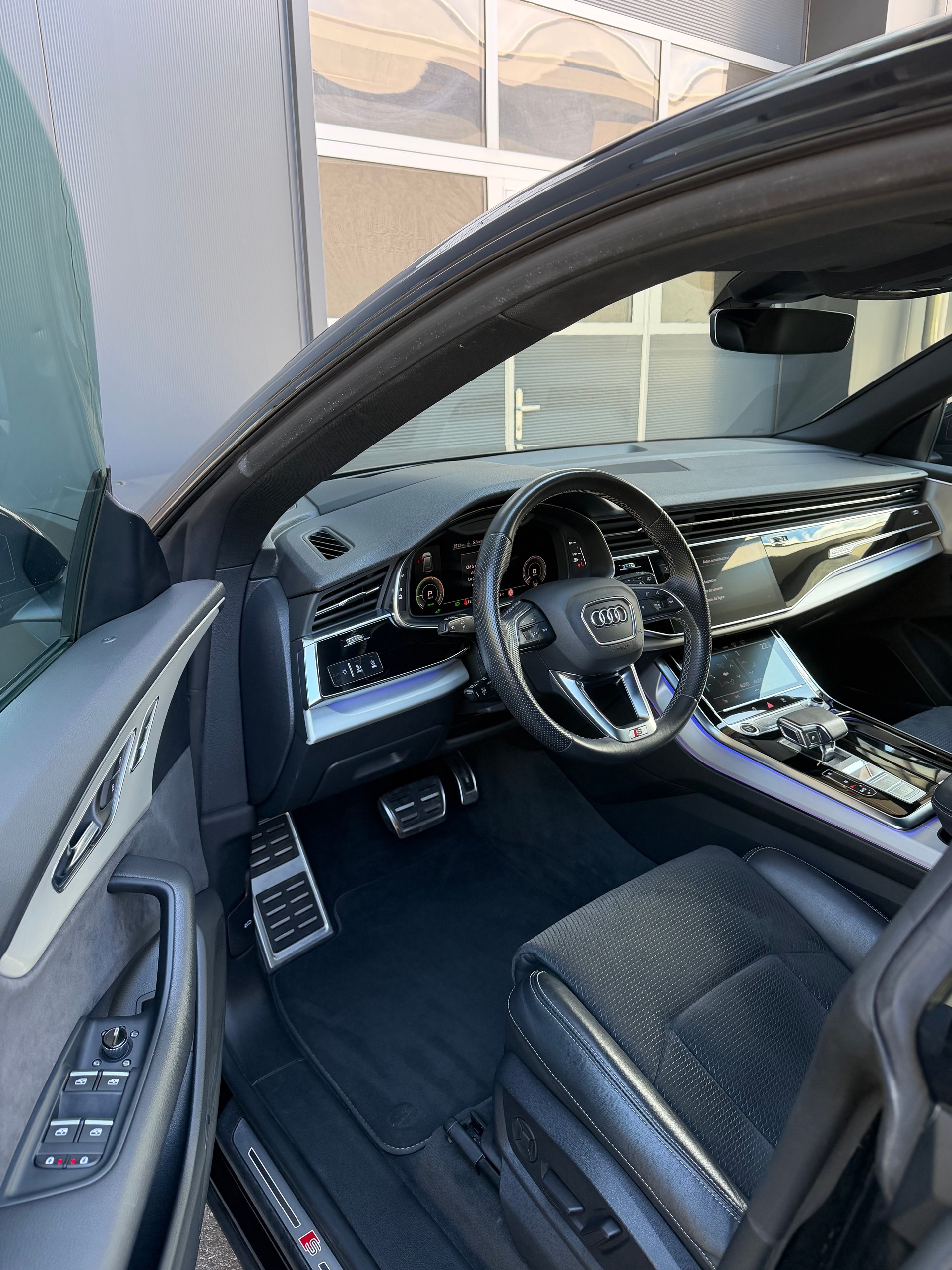 AUDI Q8 55 TFSI e Black Edition quattro PHEV tiptronic-image-12