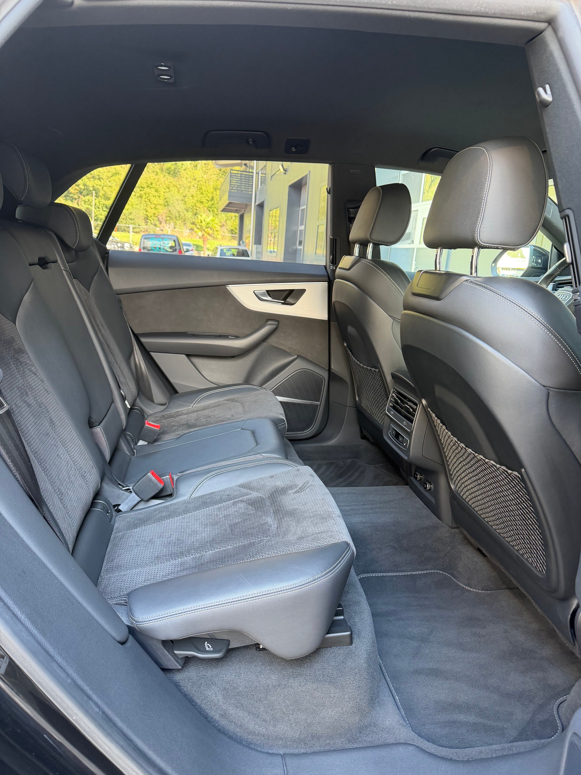 AUDI Q8 55 TFSI e Black Edition quattro PHEV tiptronic-image-8