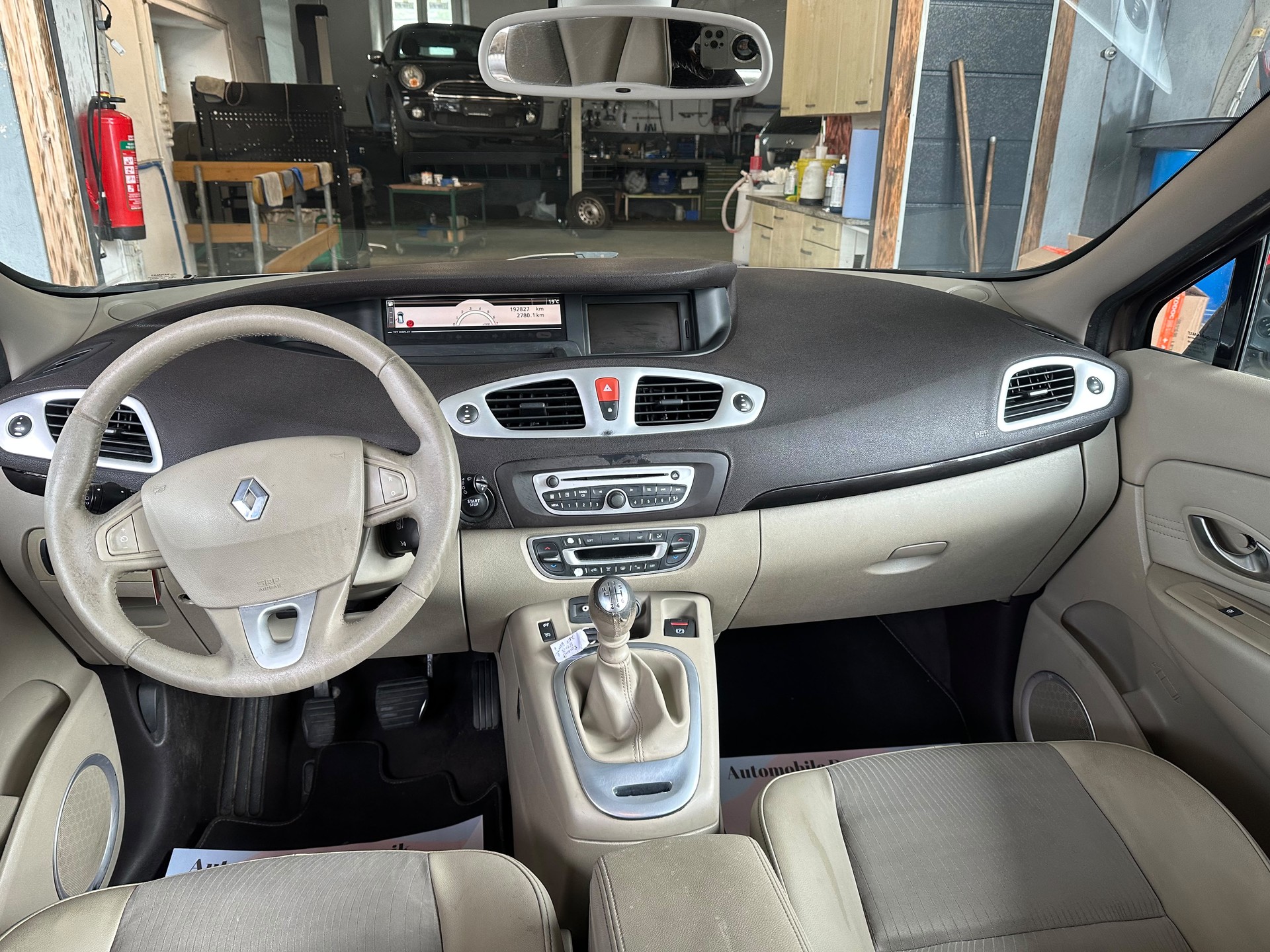 RENAULT Scénic 1.4 16V Turbo Privilège-image-7