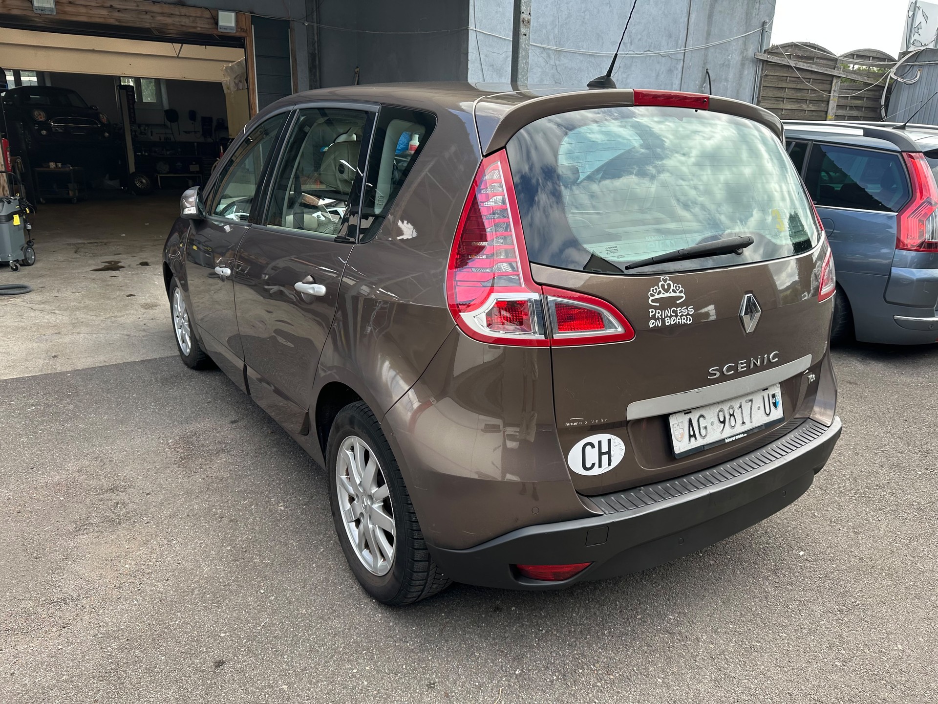 RENAULT Scénic 1.4 16V Turbo Privilège-image-4