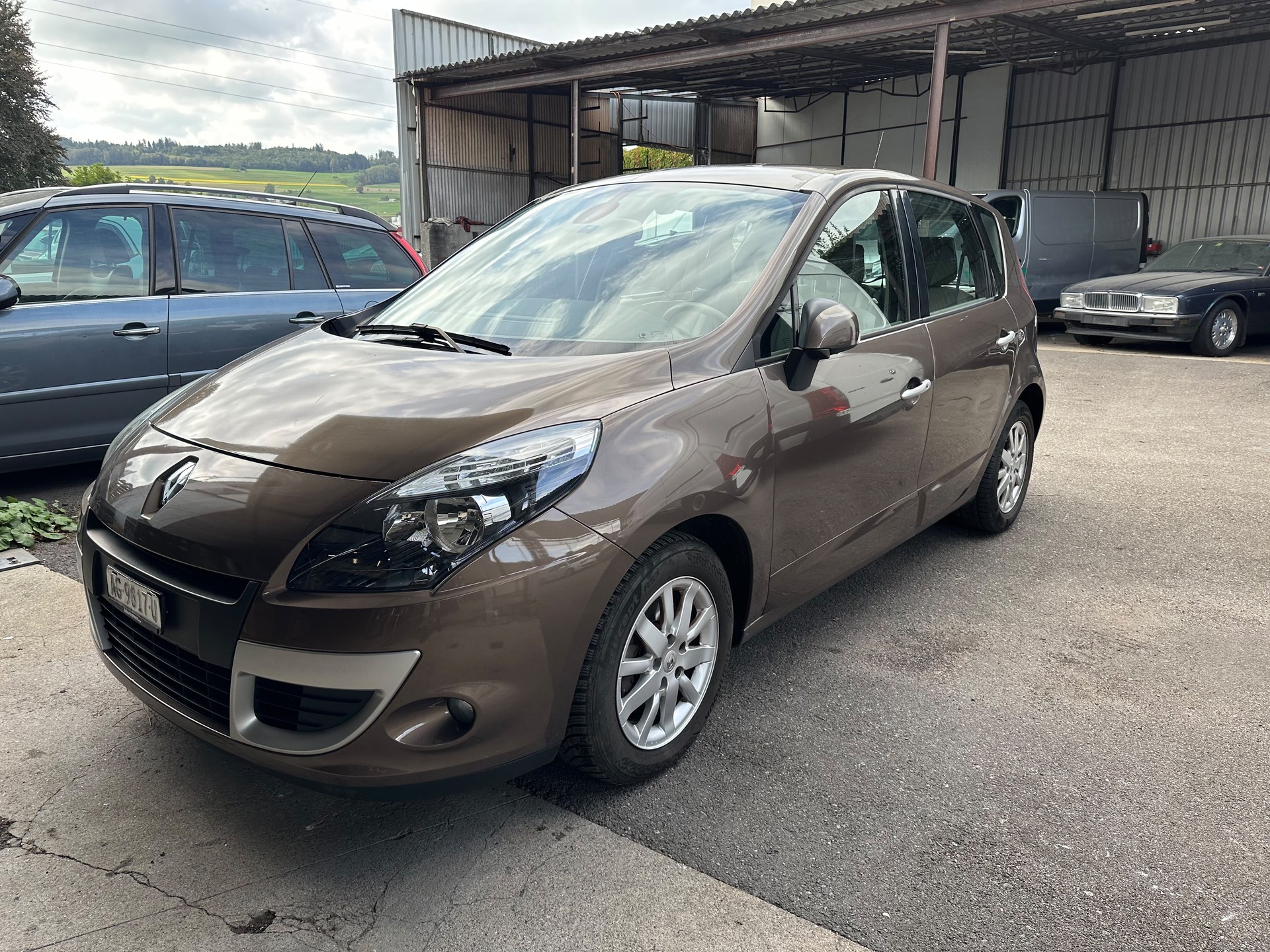 RENAULT Scénic 1.4 16V Turbo Privilège-image-1
