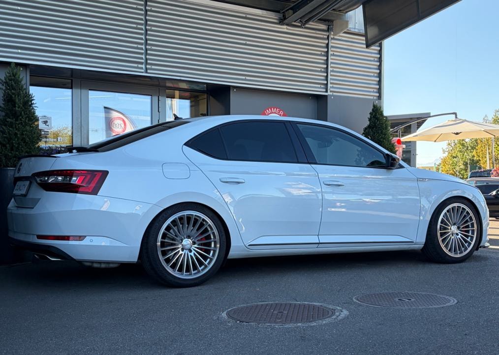 SKODA Superb Limousine 2.0 TSI SportLine+ 4x4 DSG-image-2