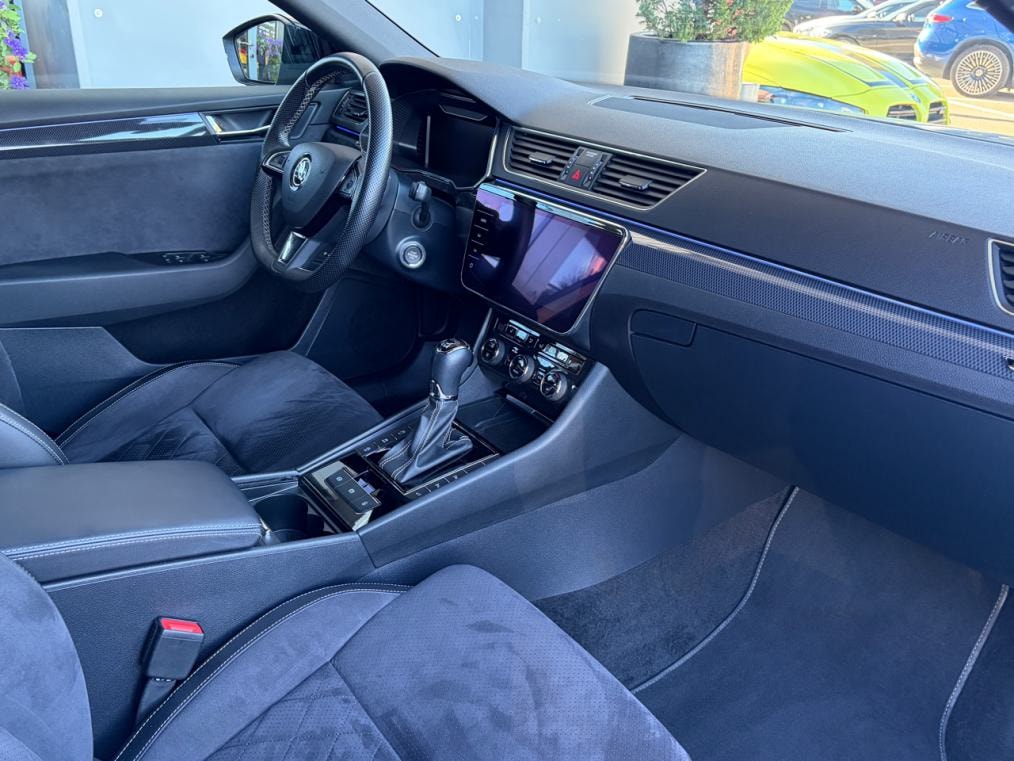 SKODA Superb Limousine 2.0 TSI SportLine+ 4x4 DSG-image-10