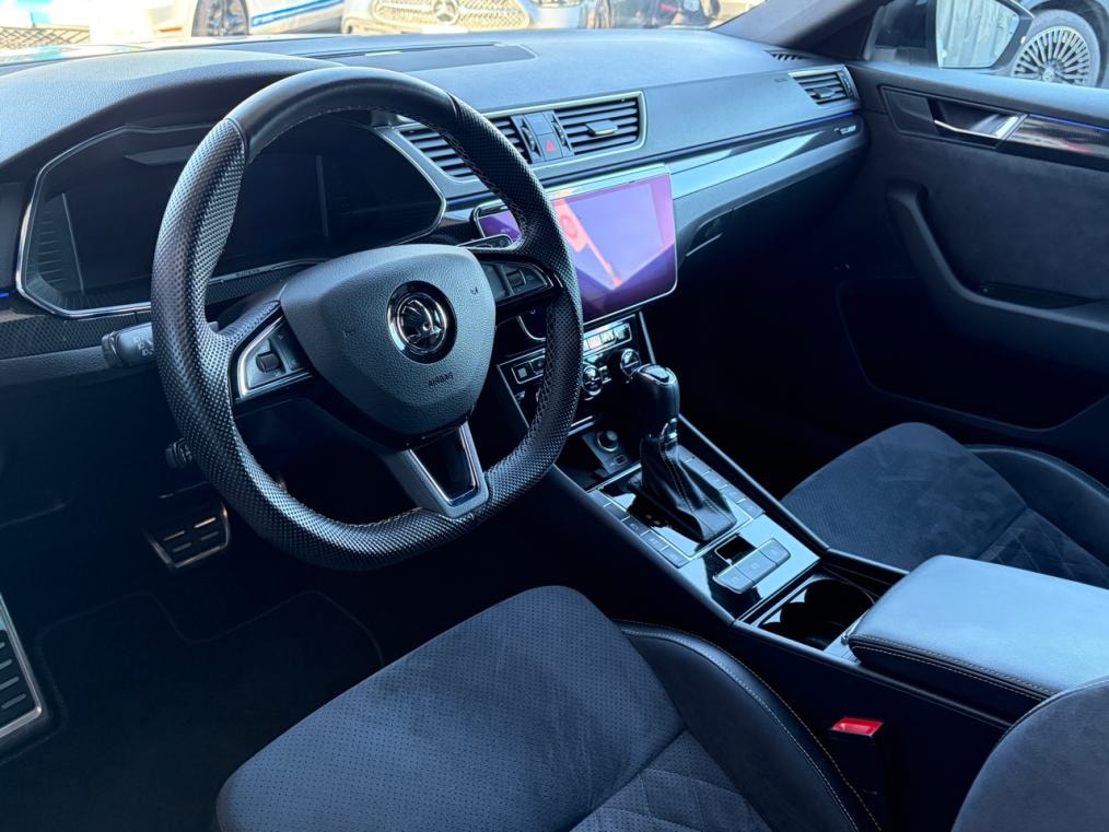 SKODA Superb Limousine 2.0 TSI SportLine+ 4x4 DSG-image-4