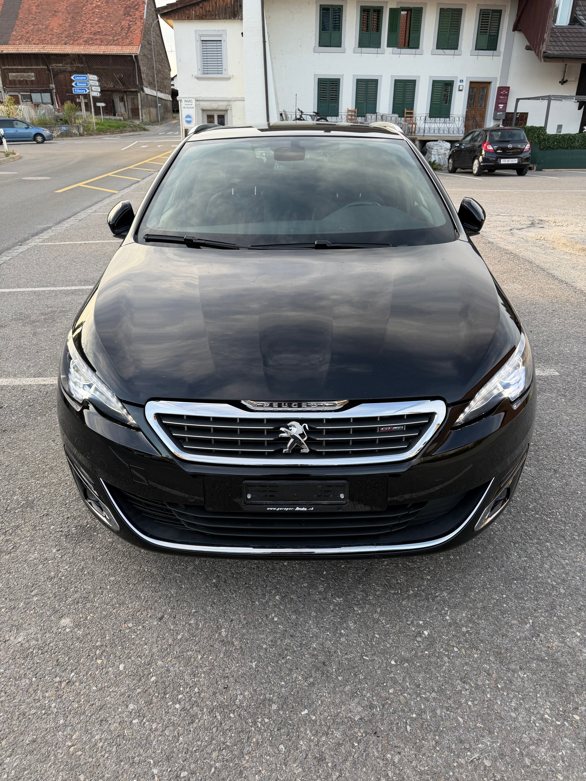 PEUGEOT 308 SW 1.2 THP Style Automatic-image-0
